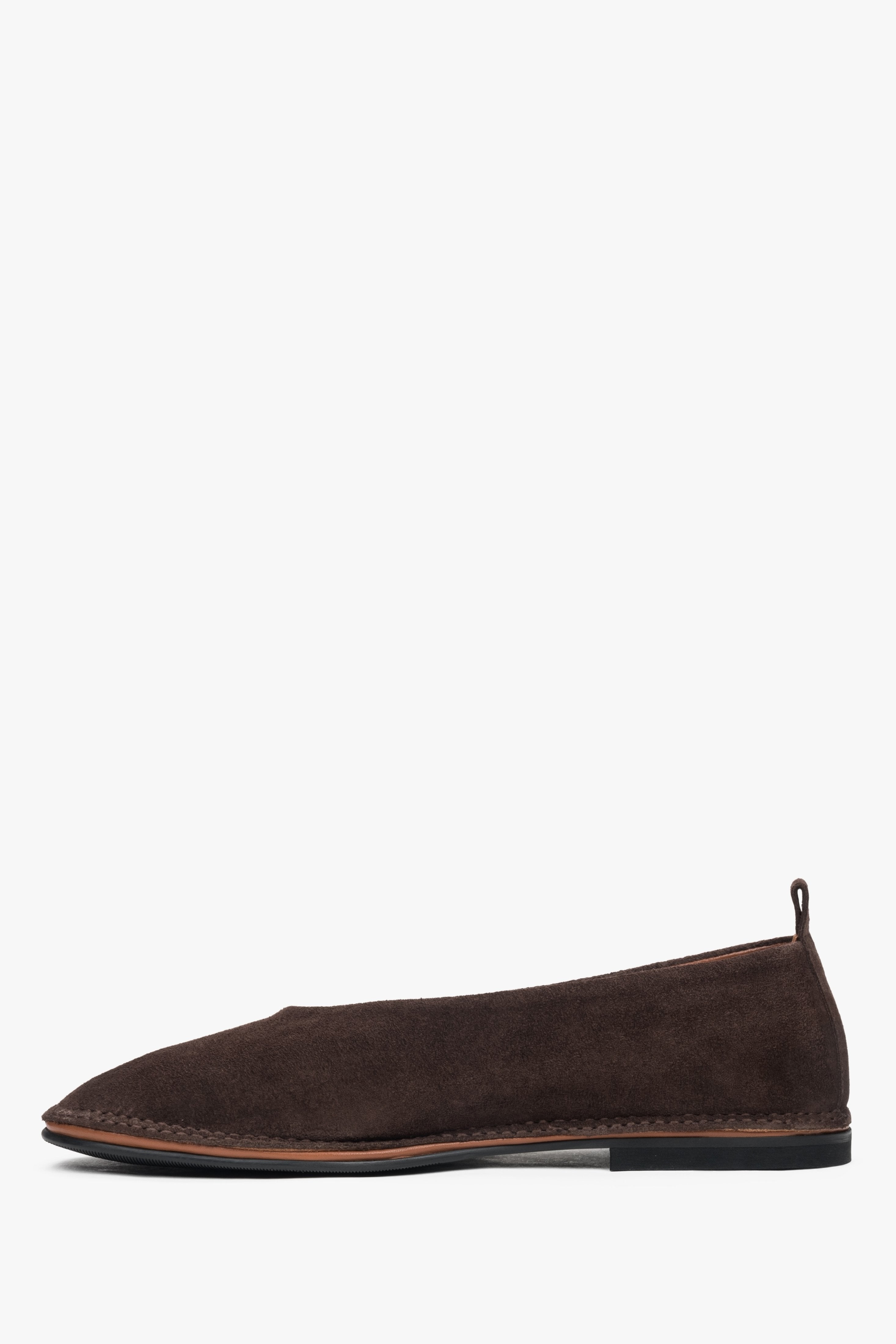 Elegante Damen-Ballerinas von Estro aus weichem Velours - Sattelbraun, für eine edle und komfortable Passform.