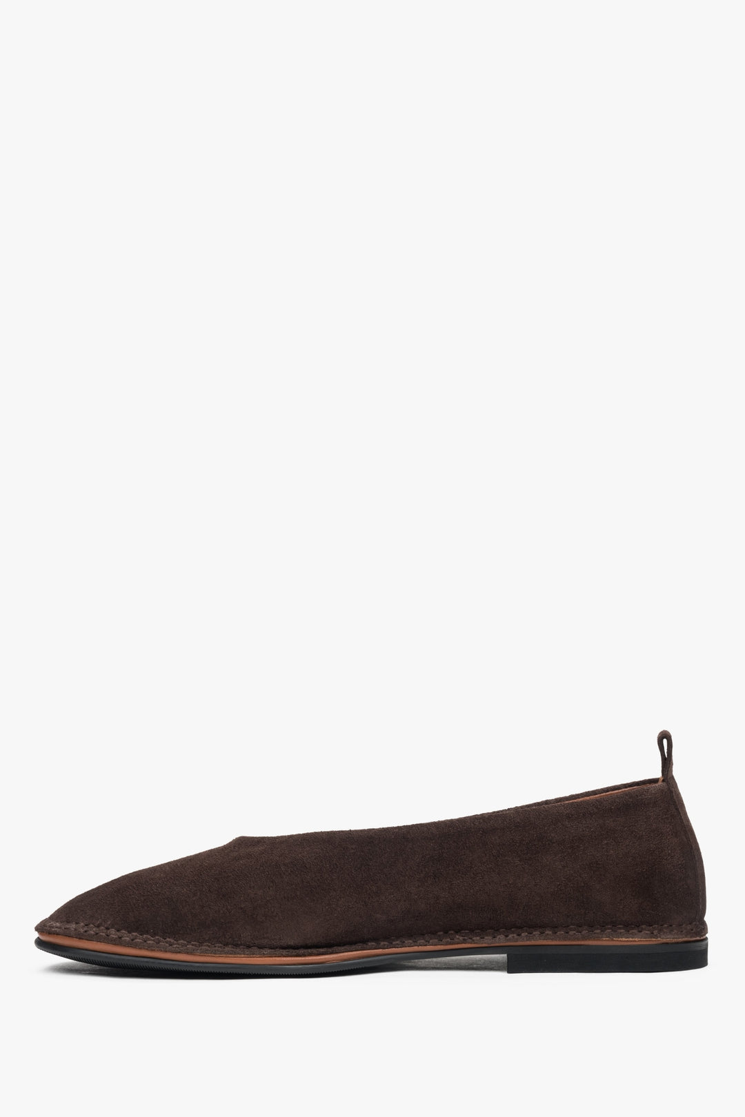 Elegante Damen-Ballerinas von Estro aus weichem Velours - Sattelbraun, für eine edle und komfortable Passform.