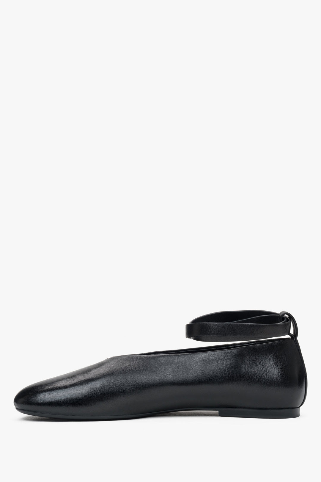 Schwarze Lederschuhe für Damen mit zartem Knöchelriemen – Modell Estro ER00117187