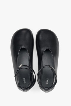 Modische Ballerinas aus glattem Echtleder in Schwarz mit Knöchelriemen, Estro ER00117187