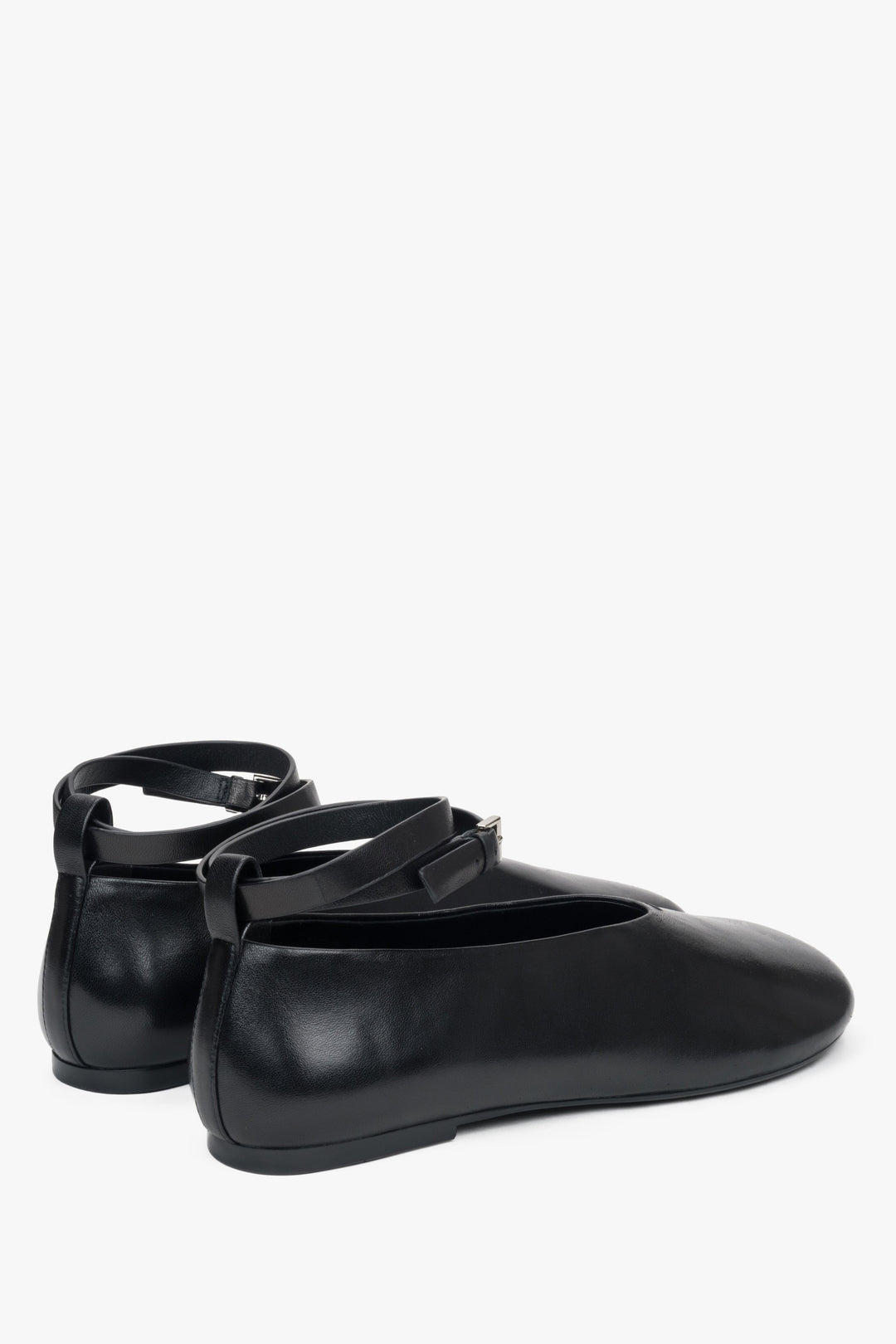 Damen-Ballerinas in Schwarz aus weichem Leder mit verstellbarem Riemchen am Knöchel, Estro ER00117187