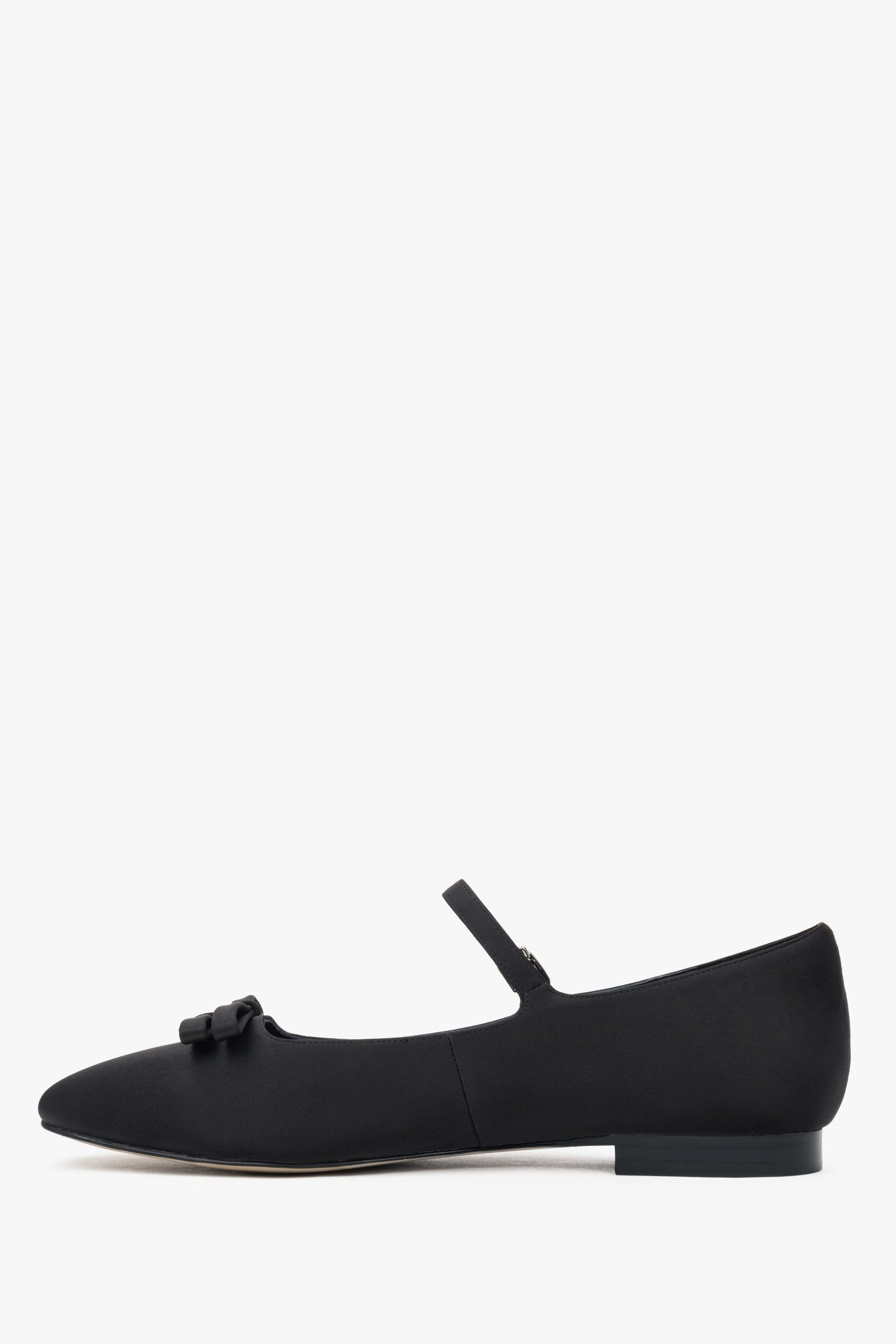 Elegante schwarze Ballerinas aus Textil mit Schleifenverzierung, Modell Estro ER00116903