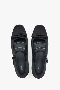 Leichte Damen Ballerinas aus schwarzem Stoff mit Schnalle und Schleife, Estro ER00116903