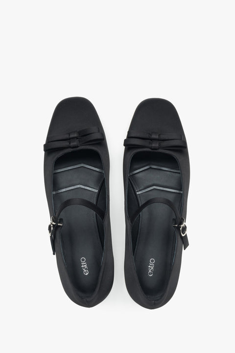 Leichte Damen Ballerinas aus schwarzem Stoff mit Schnalle und Schleife, Estro ER00116903