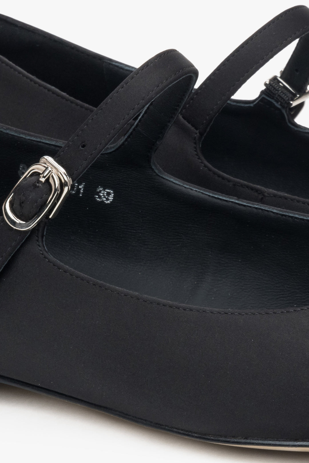 Modische schwarze Ballerinas mit Schleife und Schnalle aus Textil, Estro ER00116903

