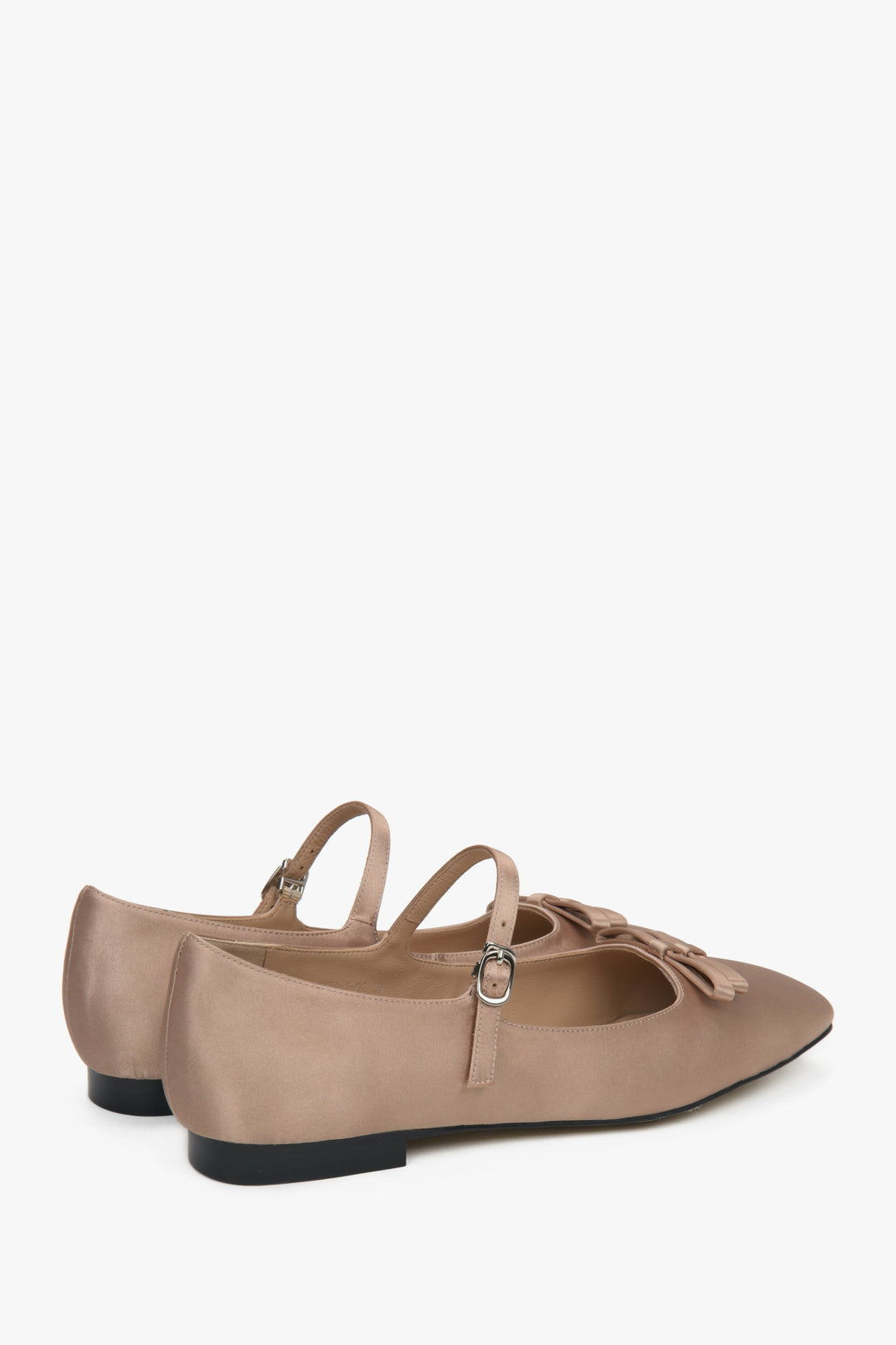 Stilvolle beżowe Ballerinas aus weichem Textil mit Schnalle und Schleife – Estro ER00117136
