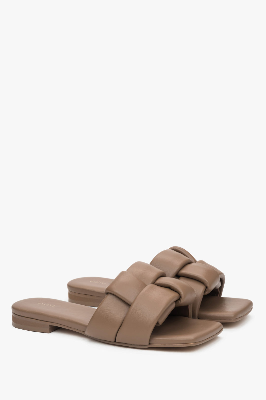 Flache Damen-Sandalen aus hellbraunem Leder von Estro.