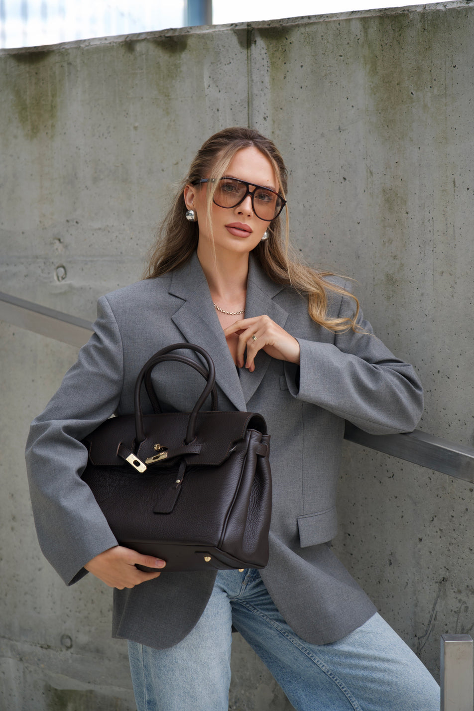 Damen Henkeltasche Dunkelbraun aus hochwertigem italienischem Echtleder Estro ER00116362