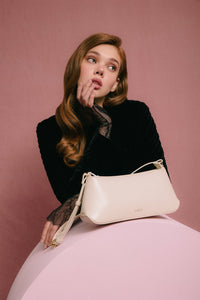 Klassische Damen-Schultertasche in Hellbeige aus hochwertigem Echtleder, elegant und zeitlos ER00116878