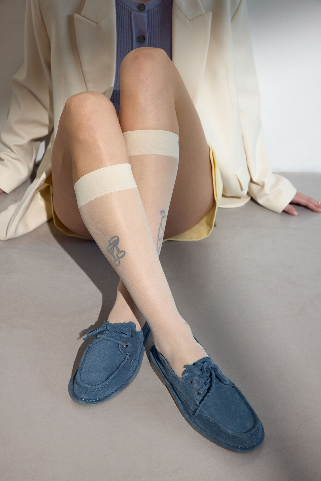 Damen-Loafer aus marineblauem Velours im nautischen Stil mit Schnürung Estro ER00117143