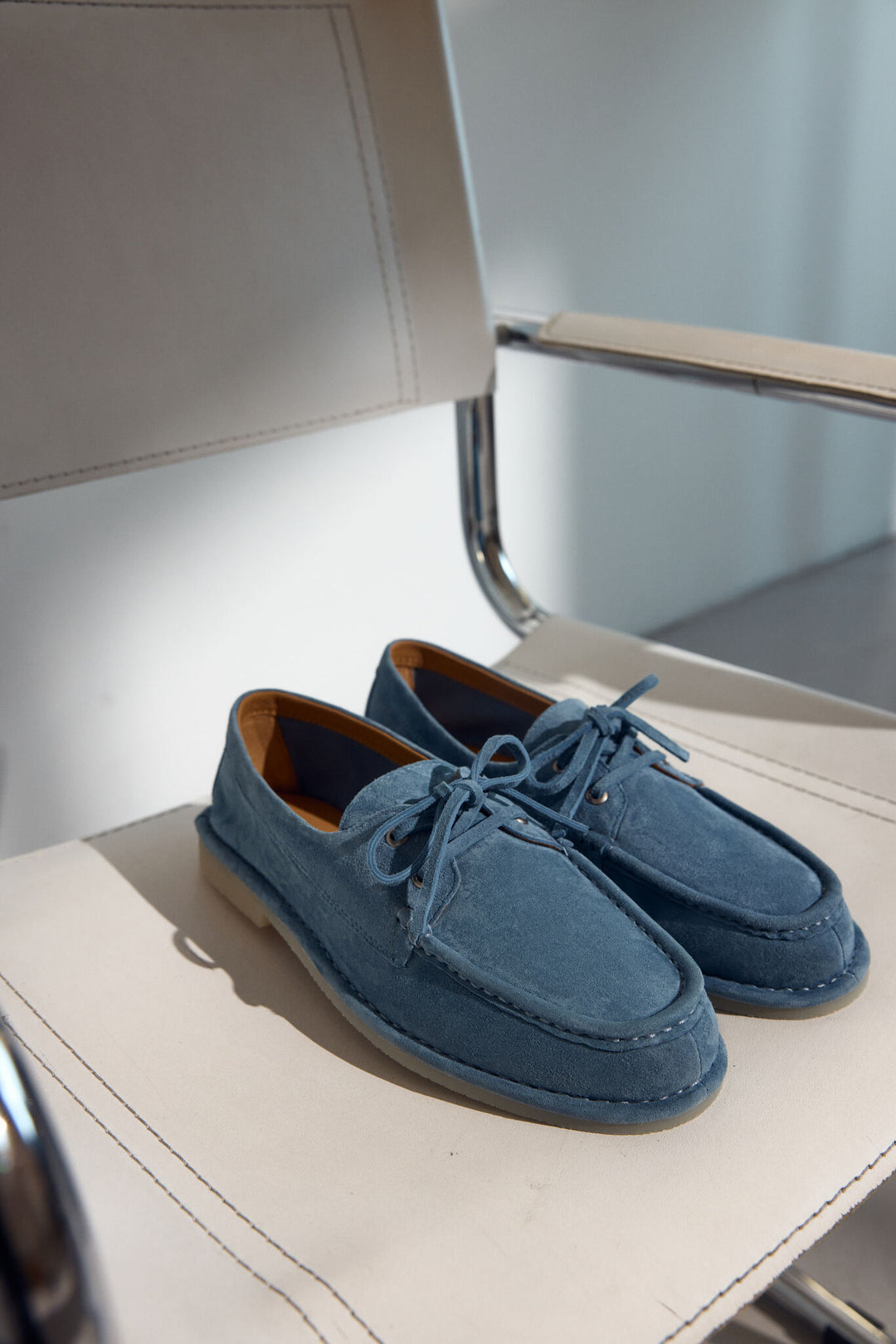 Damen-Loafer aus marineblauem Velours im nautischen Stil mit Schnürung Estro ER00117143
