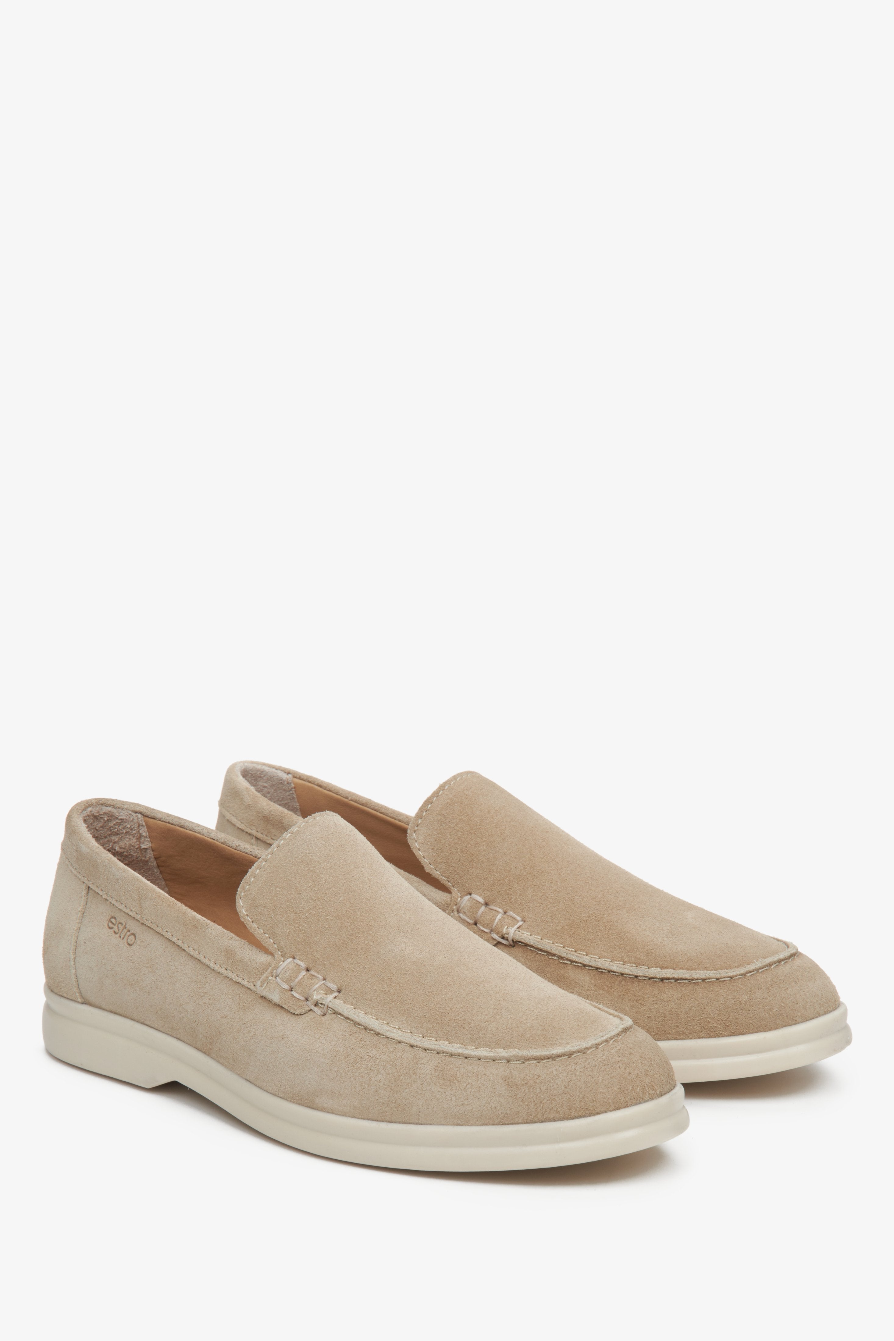 Stilvoller Loafer aus weichem Velours in Sandbeige für Damen.