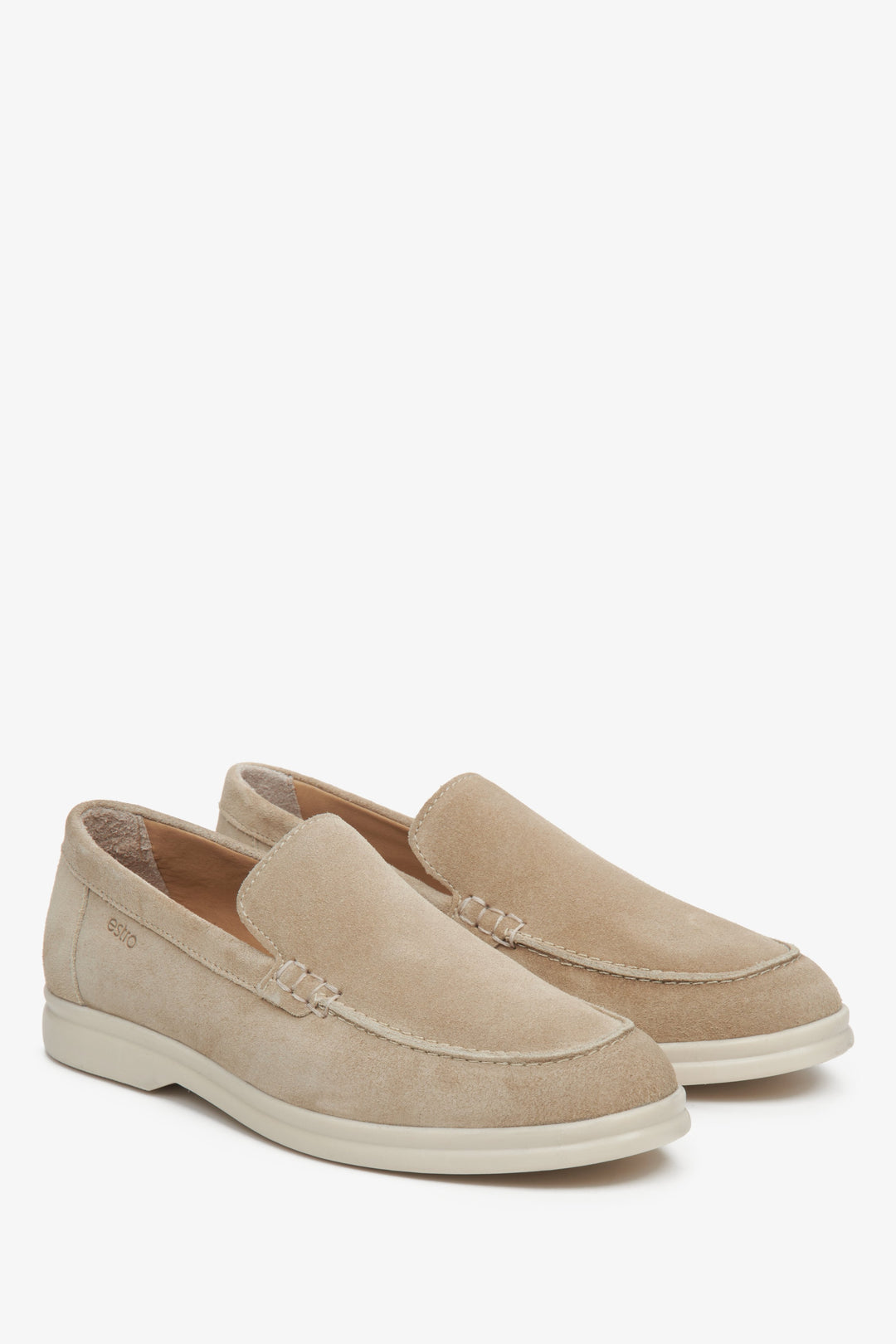 Stilvoller Loafer aus weichem Velours in Sandbeige für Damen.