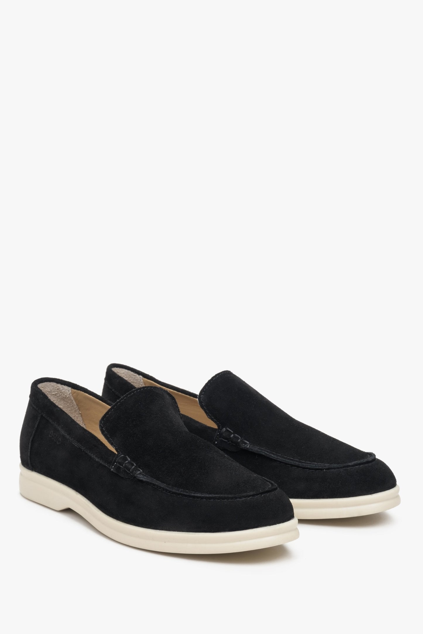 Klassische Damen-Loafer in Schwarz aus Velours.
