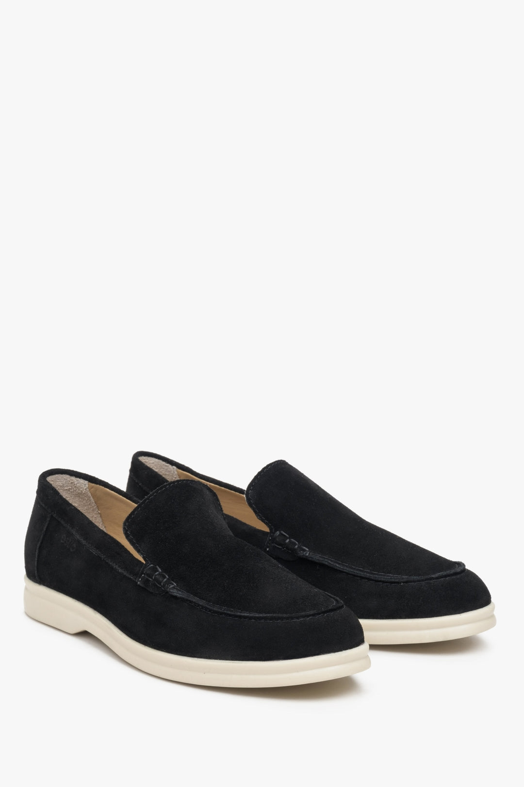 Klassische Damen-Loafer in Schwarz aus Velours.
