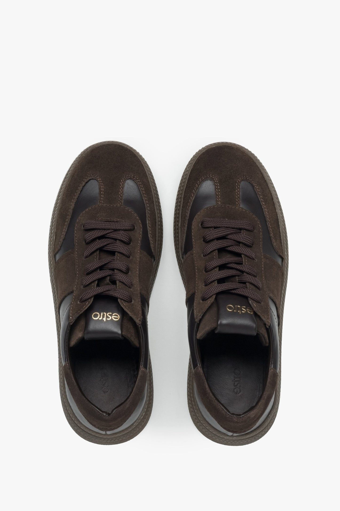 Damen Low-Top Sneaker in Sattelbraun, Velours von Estro – Präsentation von oben.