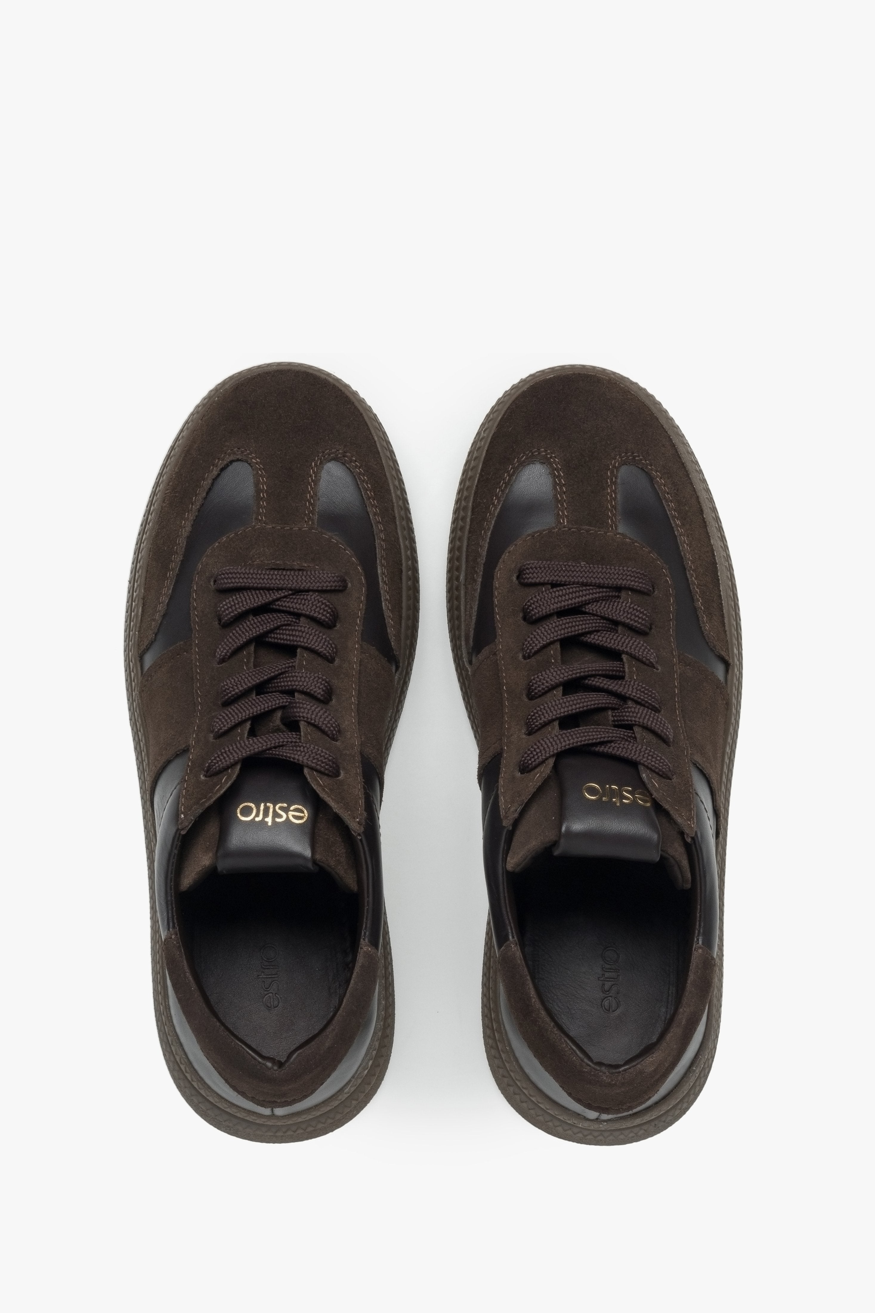Damen Low-Top Sneaker in Sattelbraun, Velours von Estro – Präsentation von oben.