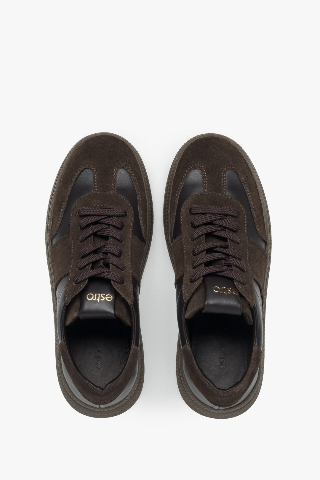 Damen Low-Top Sneaker in Sattelbraun, Velours von Estro – Präsentation von oben.