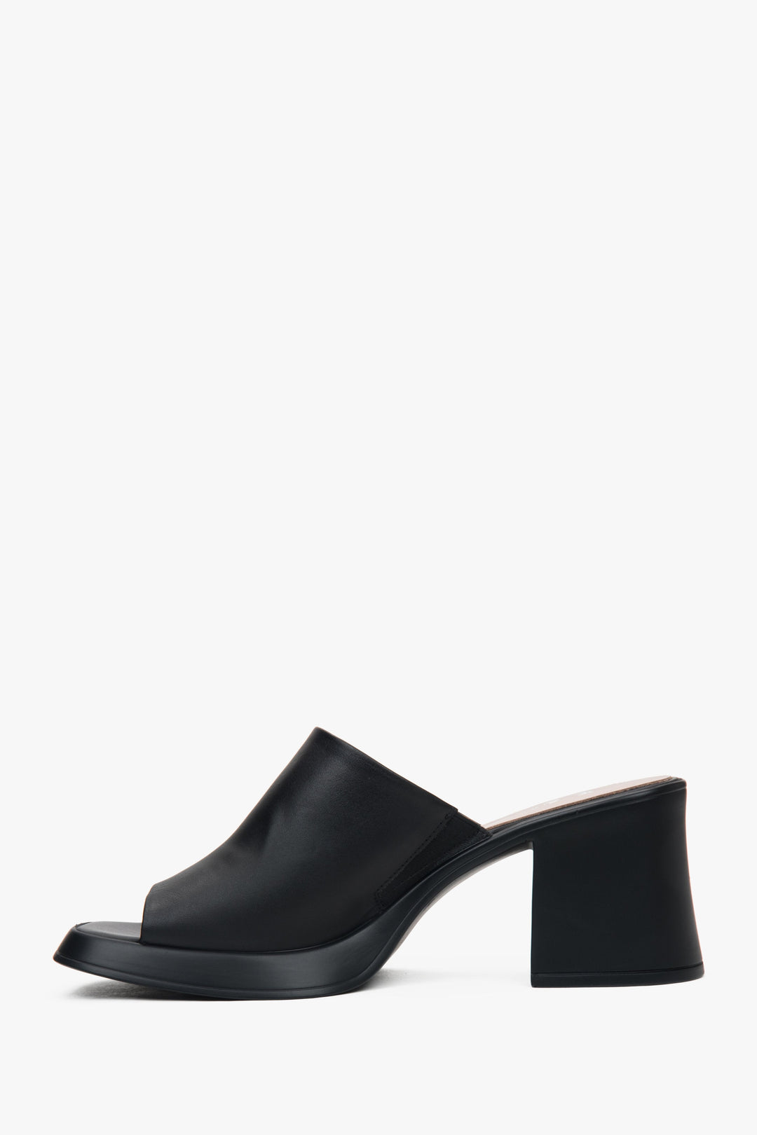 Stilvolle schwarze Damen-Mules von Estro, gefertigt aus hochwertigem Naturleder und mit stabilem Blockabsatz.