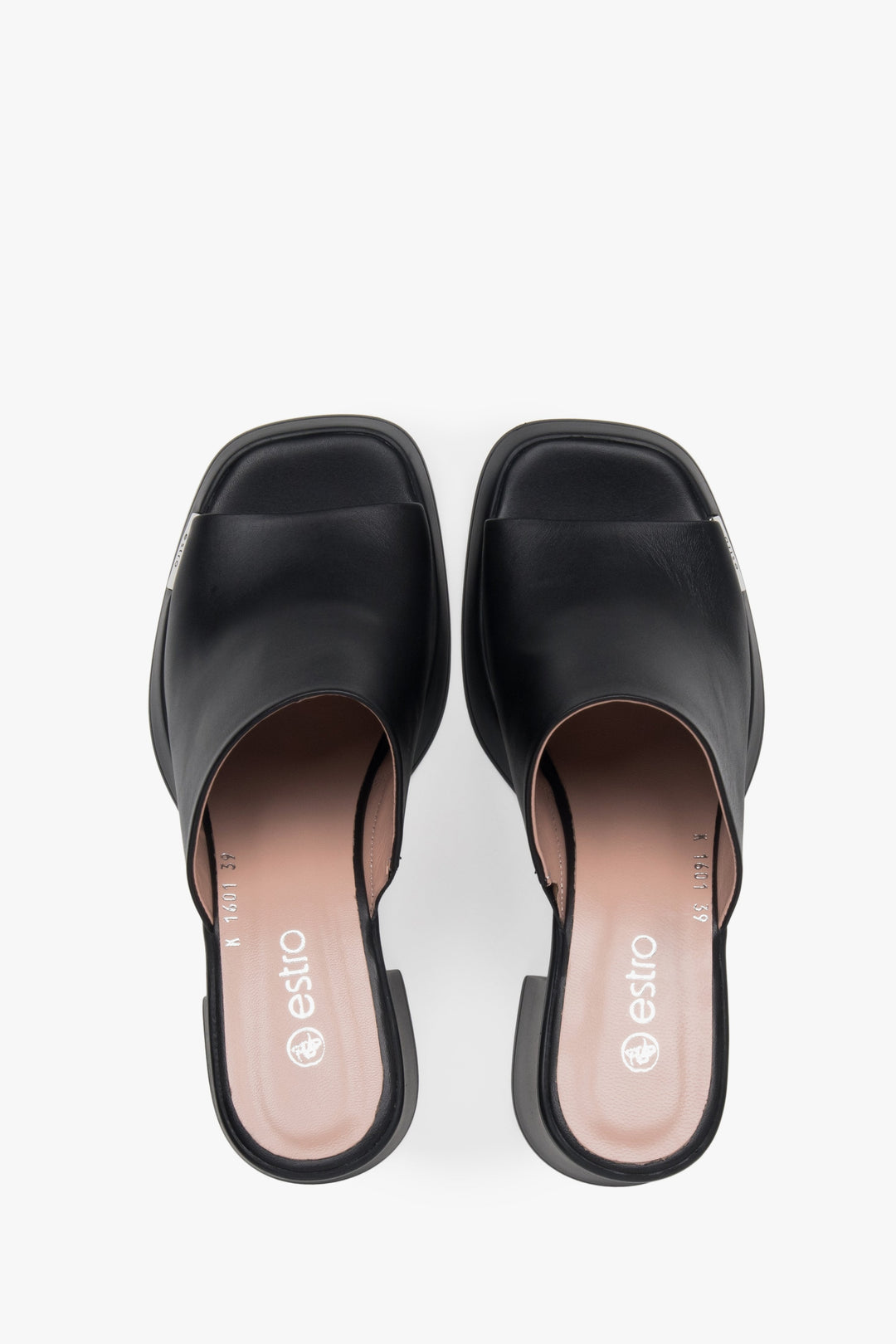 Schwarze Ledersandalen von Estro – perfekt für den Sommer, mit bequemem und stabilem Blockabsatz.