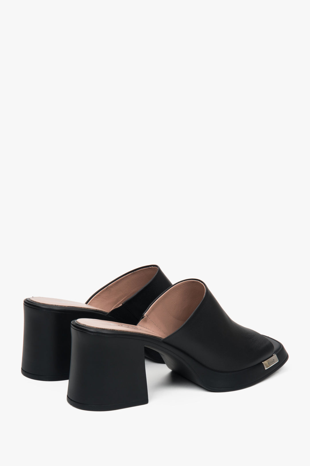 Schwarze Damen-Sandalen von Estro, gefertigt aus Naturleder und mit stabilem Blockabsatz.