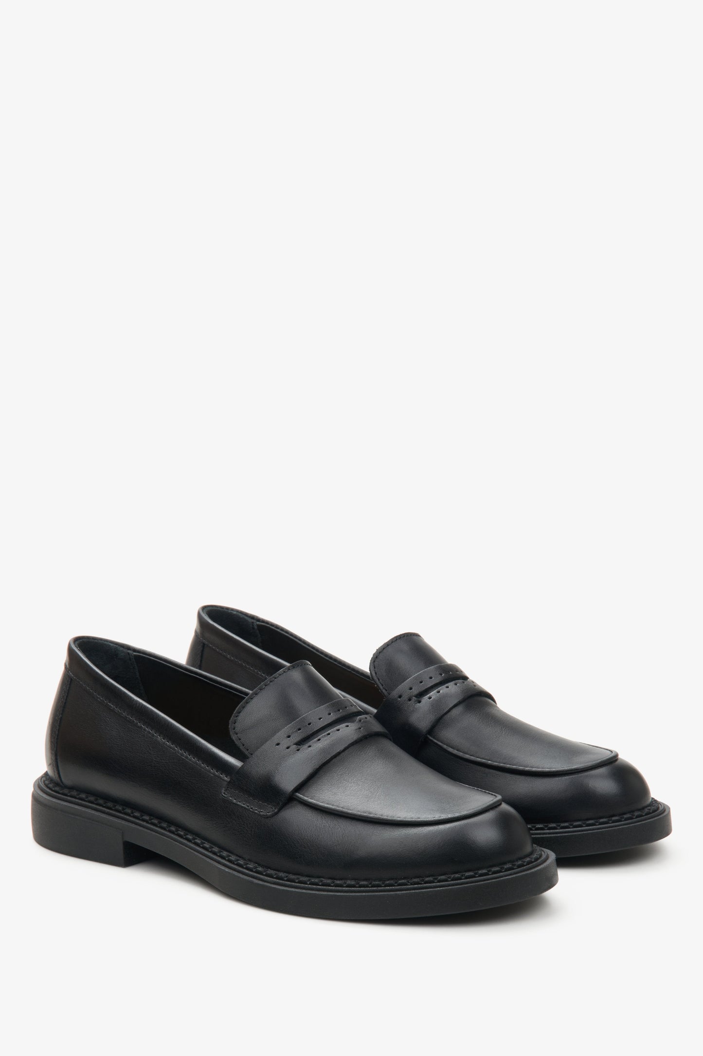 Elegante schwarze Loafers für Damen Estro ER00114397