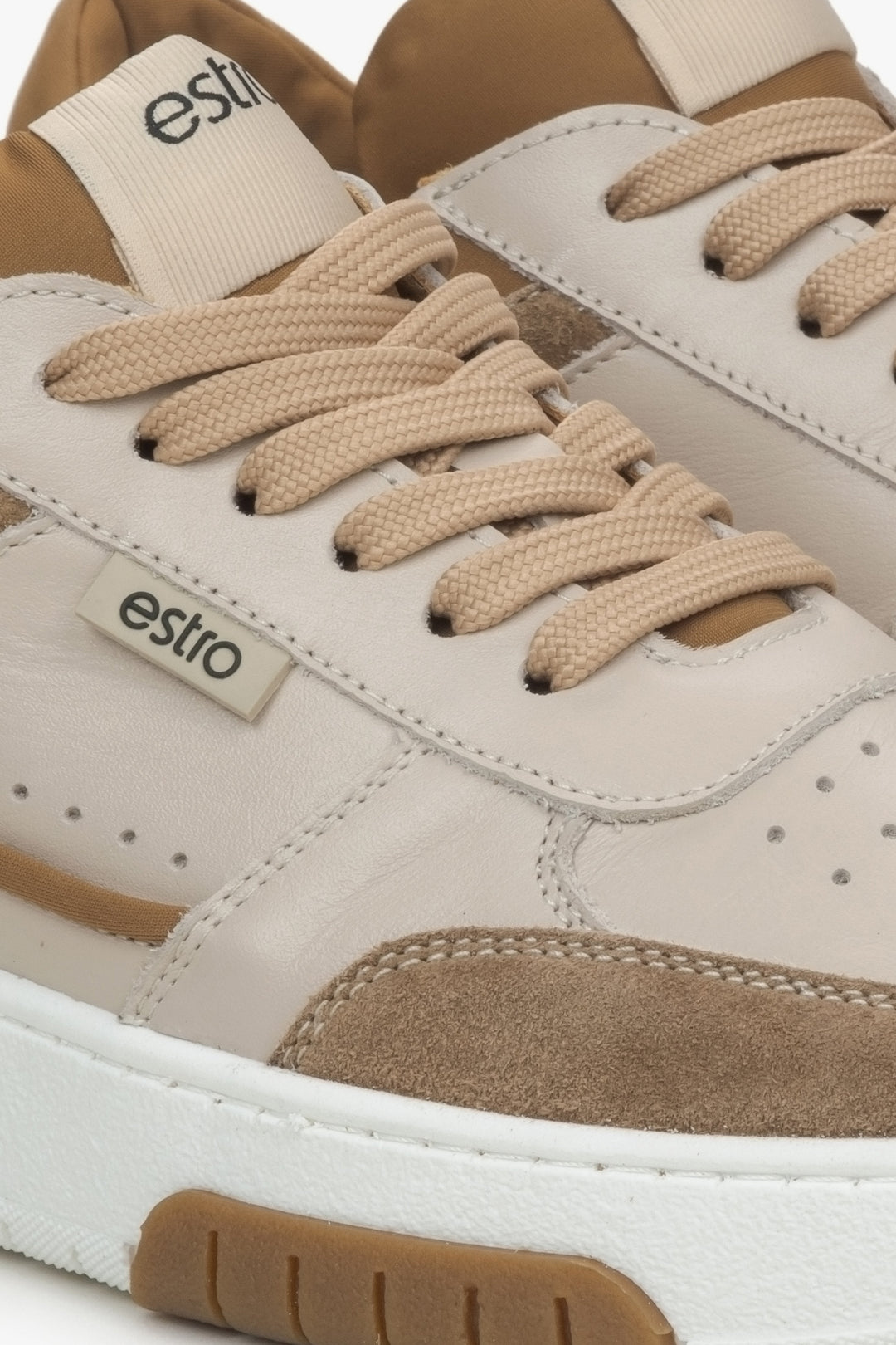 Detailansicht der Materialien: Velours und Glattleder – Estro ER00115653
