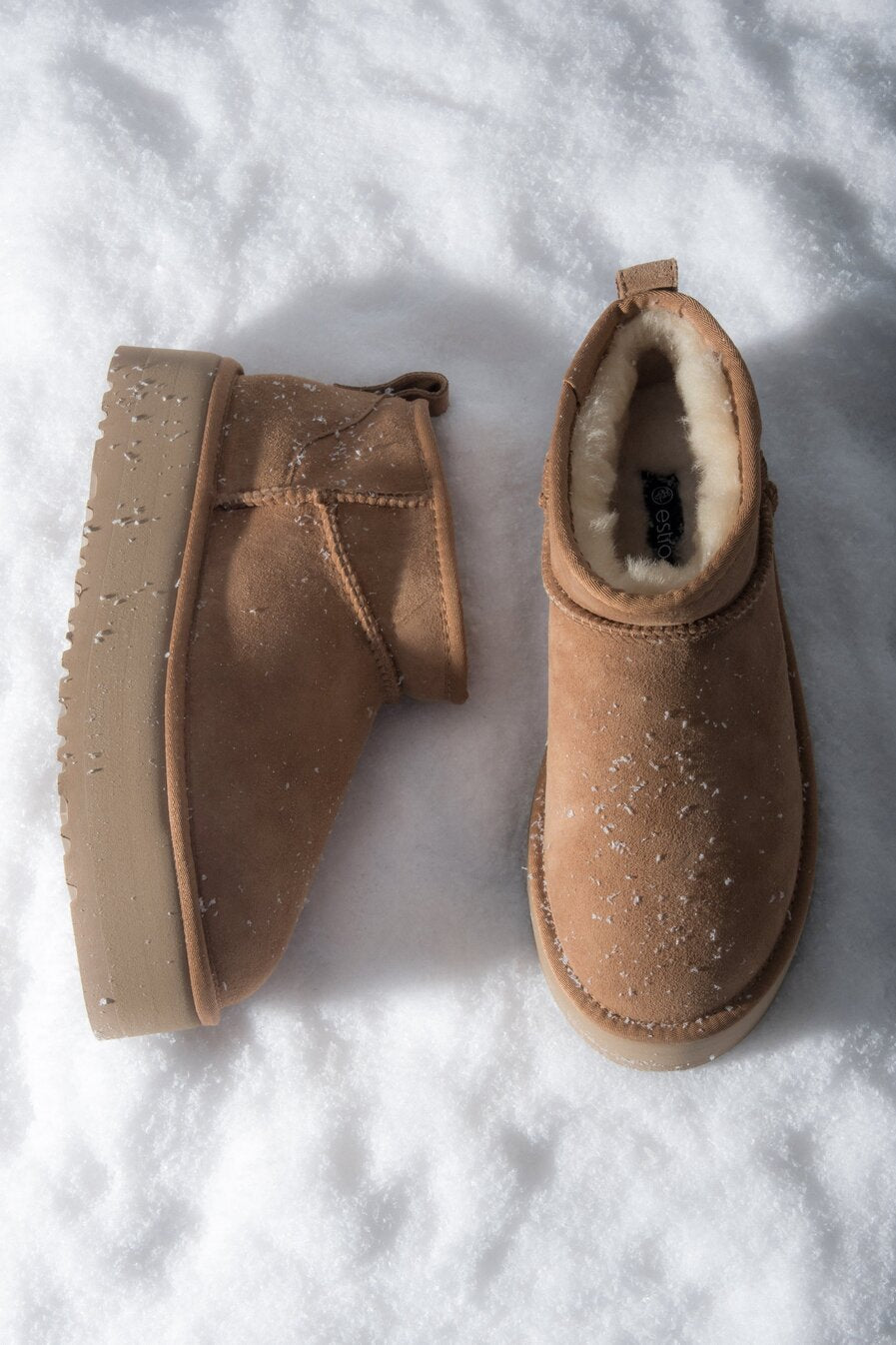 Flache Schneestiefel in Hellbeige aus echtem Velours mit Fellfutter Estro ER00117614.