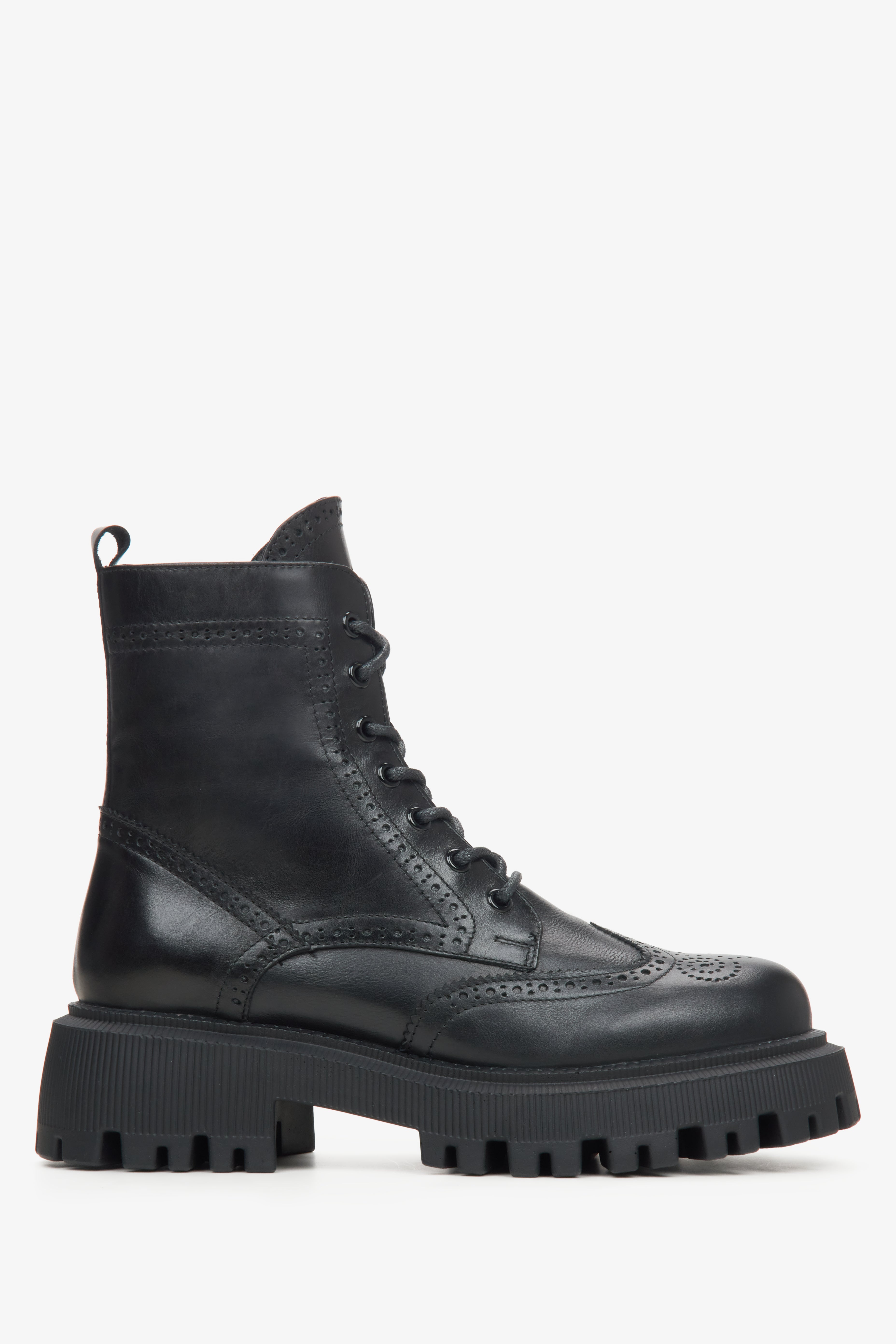 Schwarze Schnür-Stiefeletten aus italienischem Echtleder. Estro ER00110958