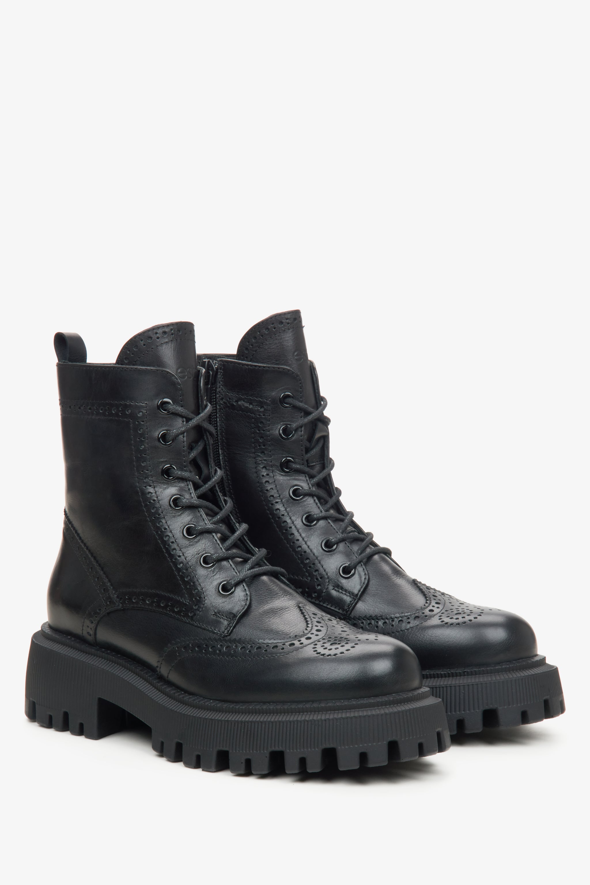 Damen-Stiefeletten mit Schnürung und glattem Leder-Finish. Estro ER00110958