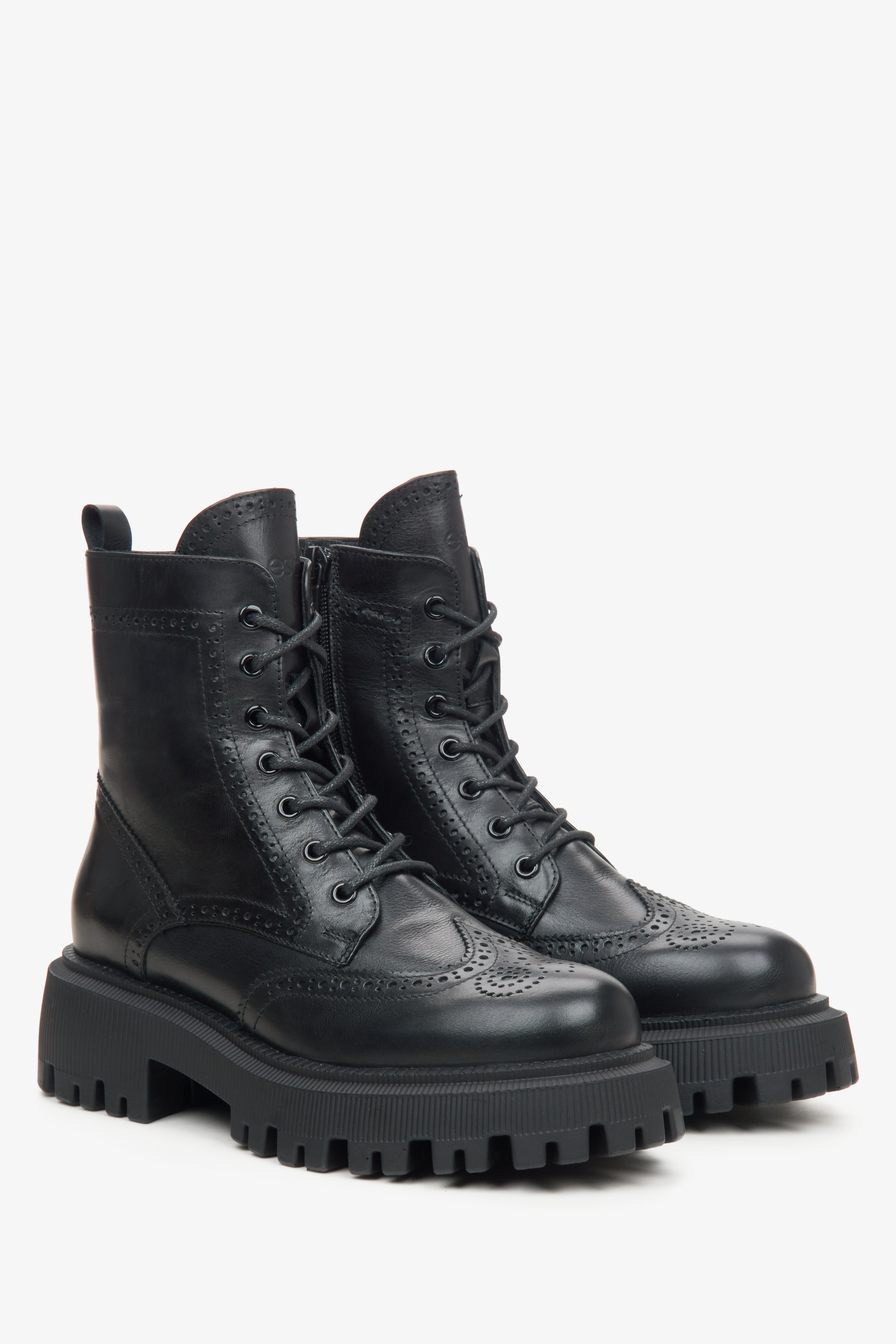 Damen-Stiefeletten mit Schnürung und glattem Leder-Finish. Estro ER00110958