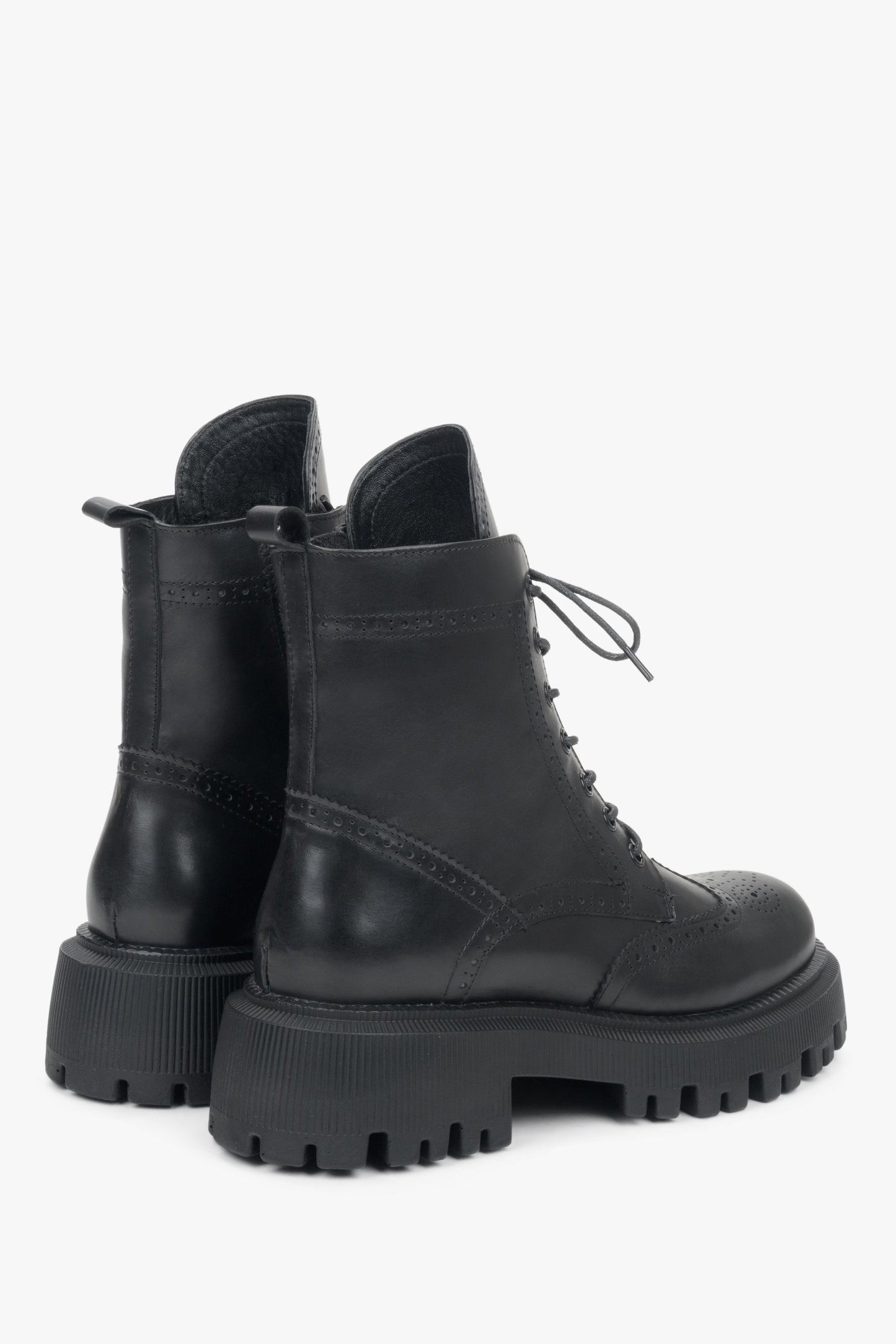 Elegante schwarze Stiefeletten aus italienischem Echtleder. Estro ER00110958
