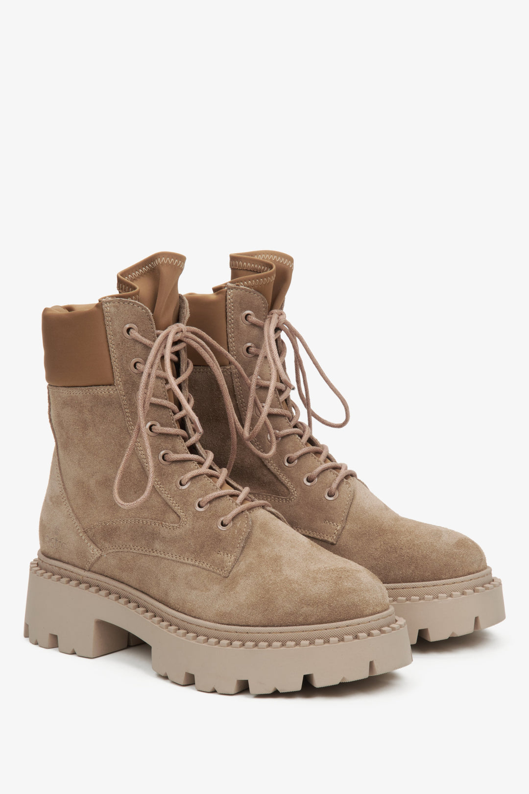 Beigefarbene Damen-Stiefeletten aus Velours von Estro.