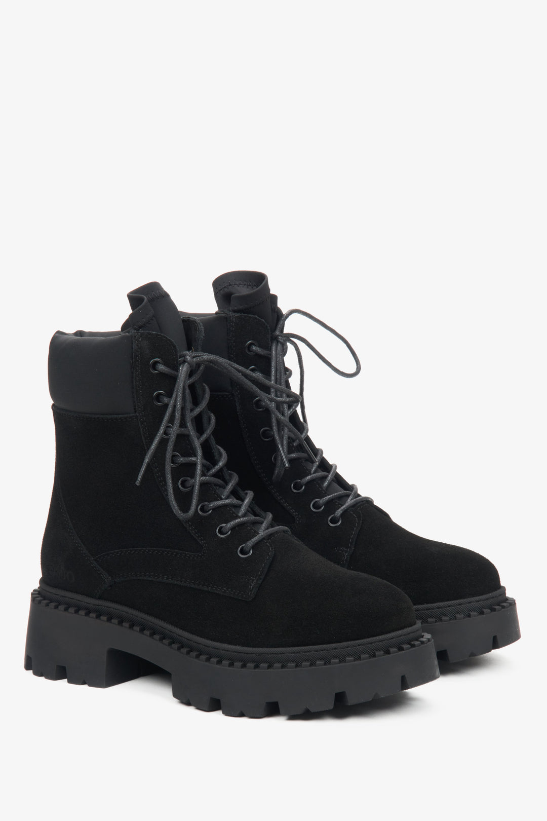Damen-Velours-Stiefeletten von Estro in Schwarz.