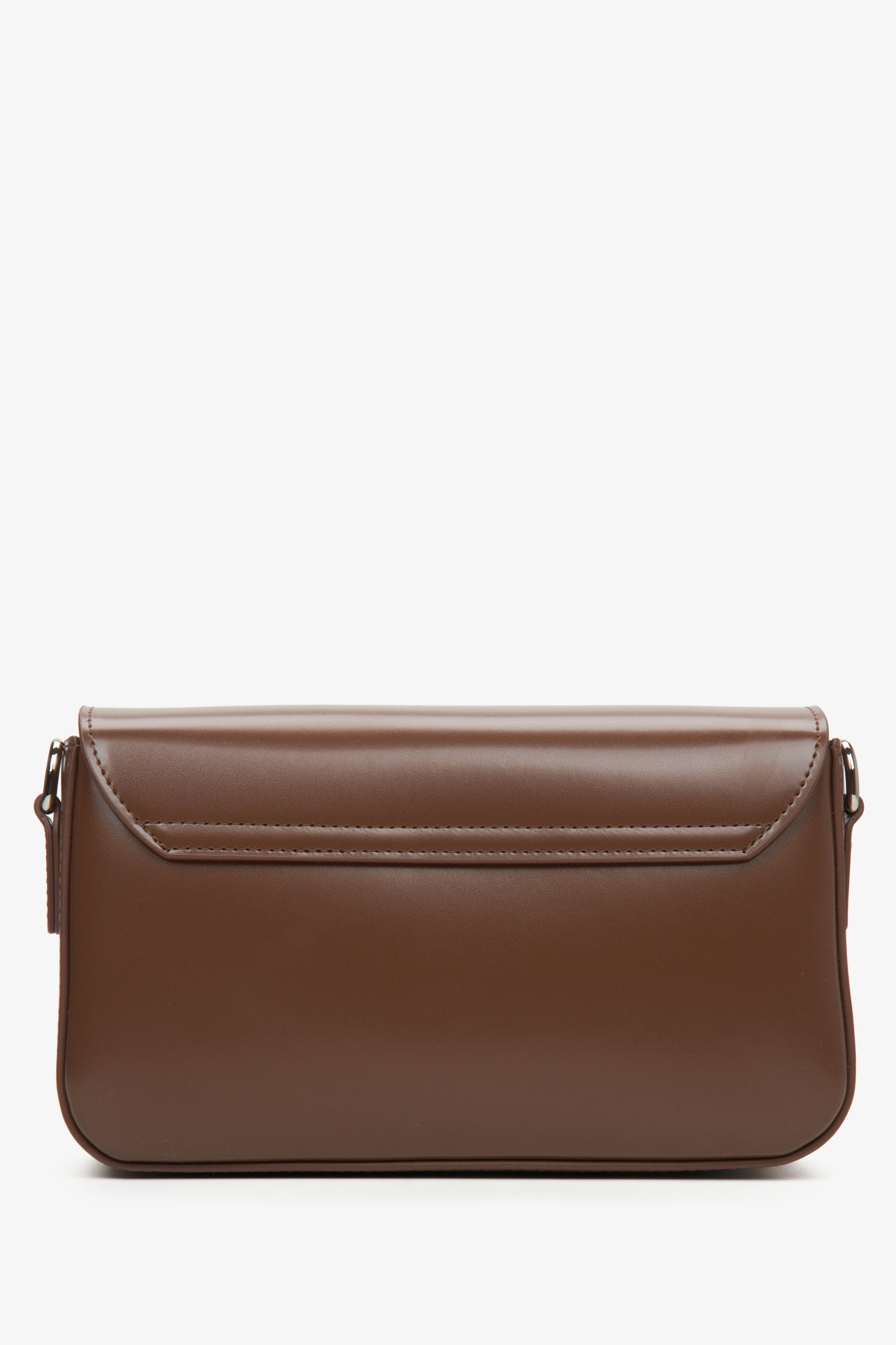 Handliche Damenhandtasche in Dunkelbraun von Estro – Rückansicht.