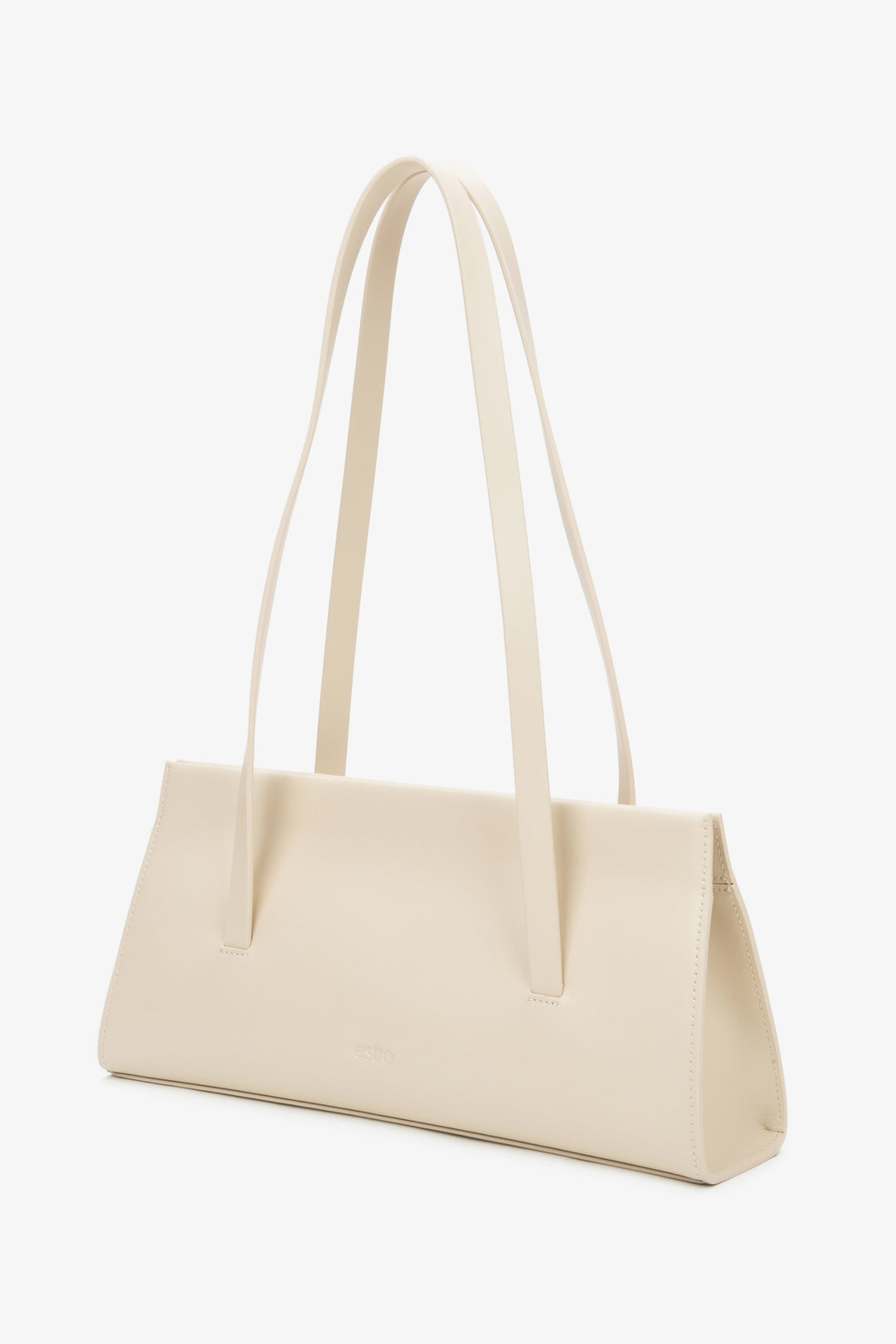 Stilvolle Damenhandtasche von Estro in hellem Beige aus natürlichem Leder, mit langen Henkeln für das Tragen über der Schulter.