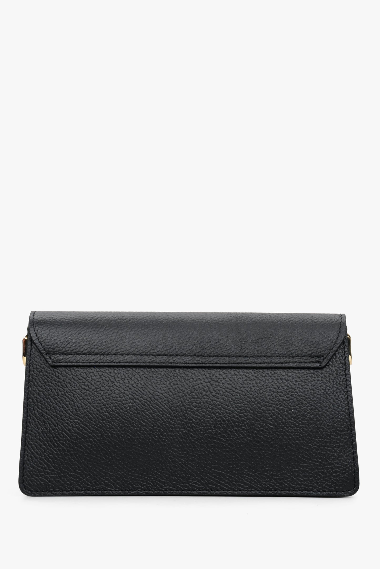 Schwarze, kleine Damenhandtasche aus italienischem Naturleder von Estro – Rückansicht des Modells.