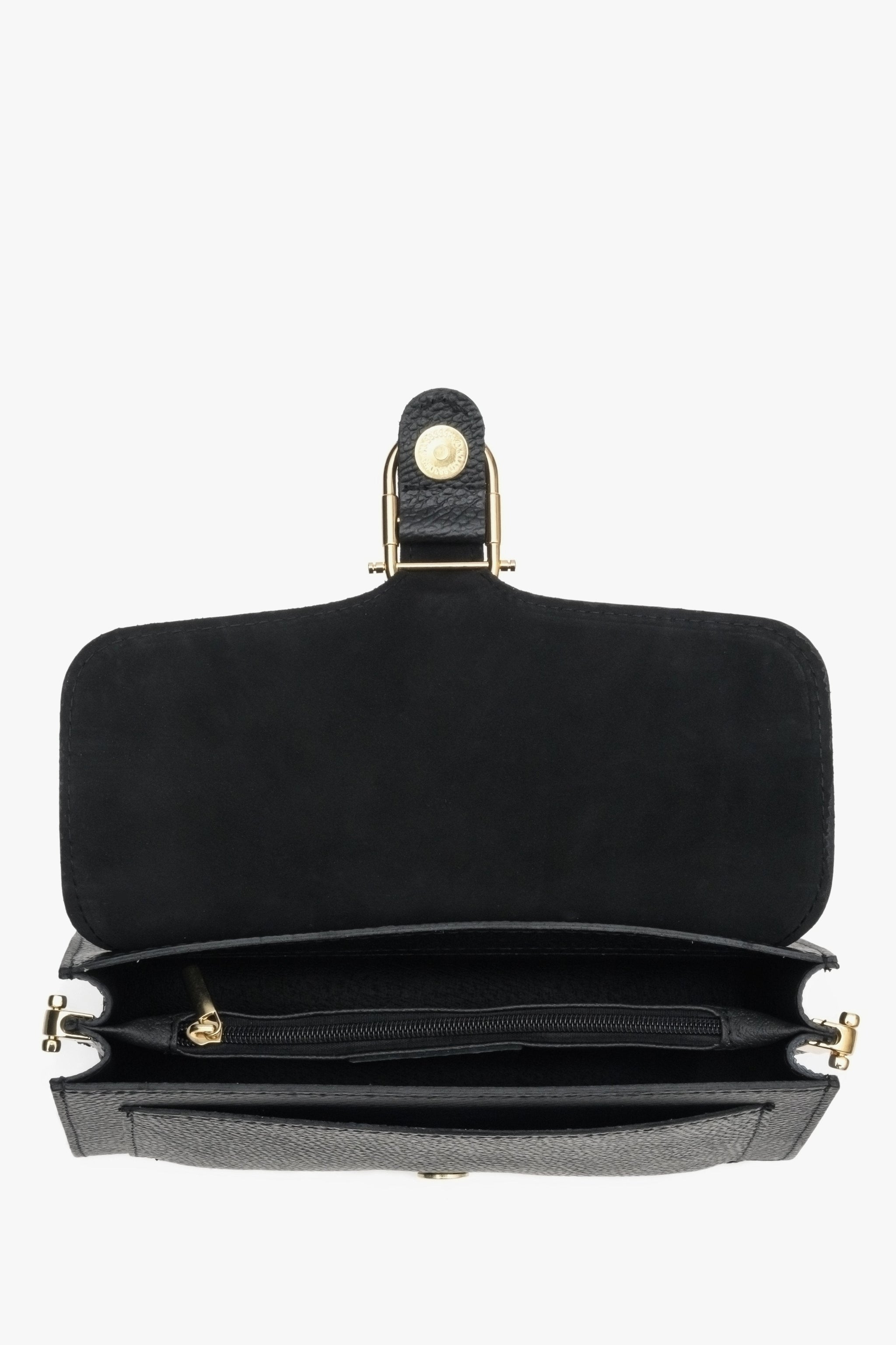 Kleine Damenhandtasche aus Leder in Schwarz – Präsentation des Tascheninneren.