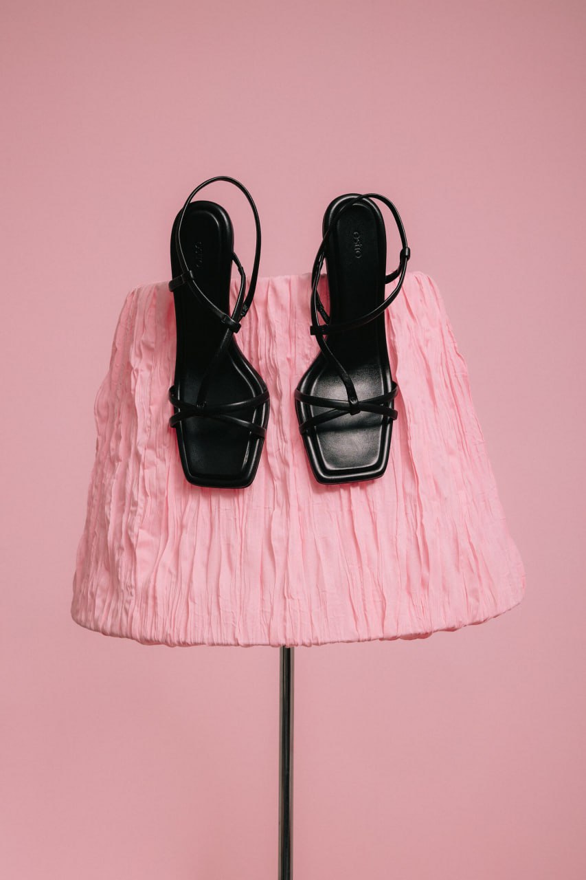 Elegante schwarze Damensandalen aus Leder mit hohem Absatz Estro ER00116895