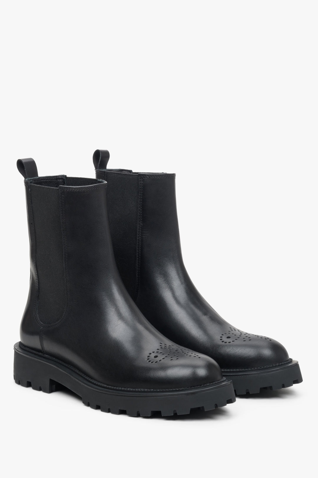 Damen Stiefeletten aus schwarzem Leder mit dekorativen Perforationen Estro ER00113305