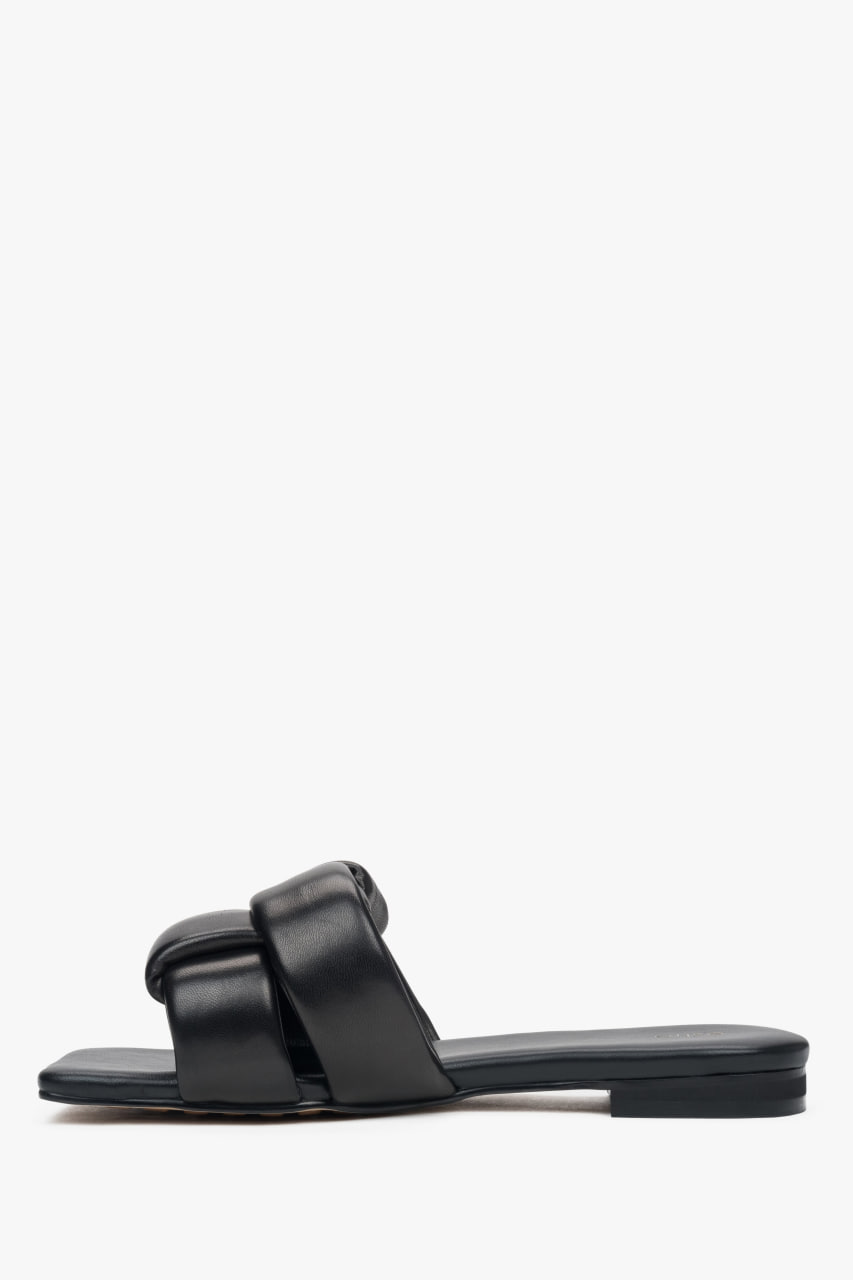 Estro Damen-Pantoletten aus schwarzem Leder – Seitenansicht des Schuhprofils.