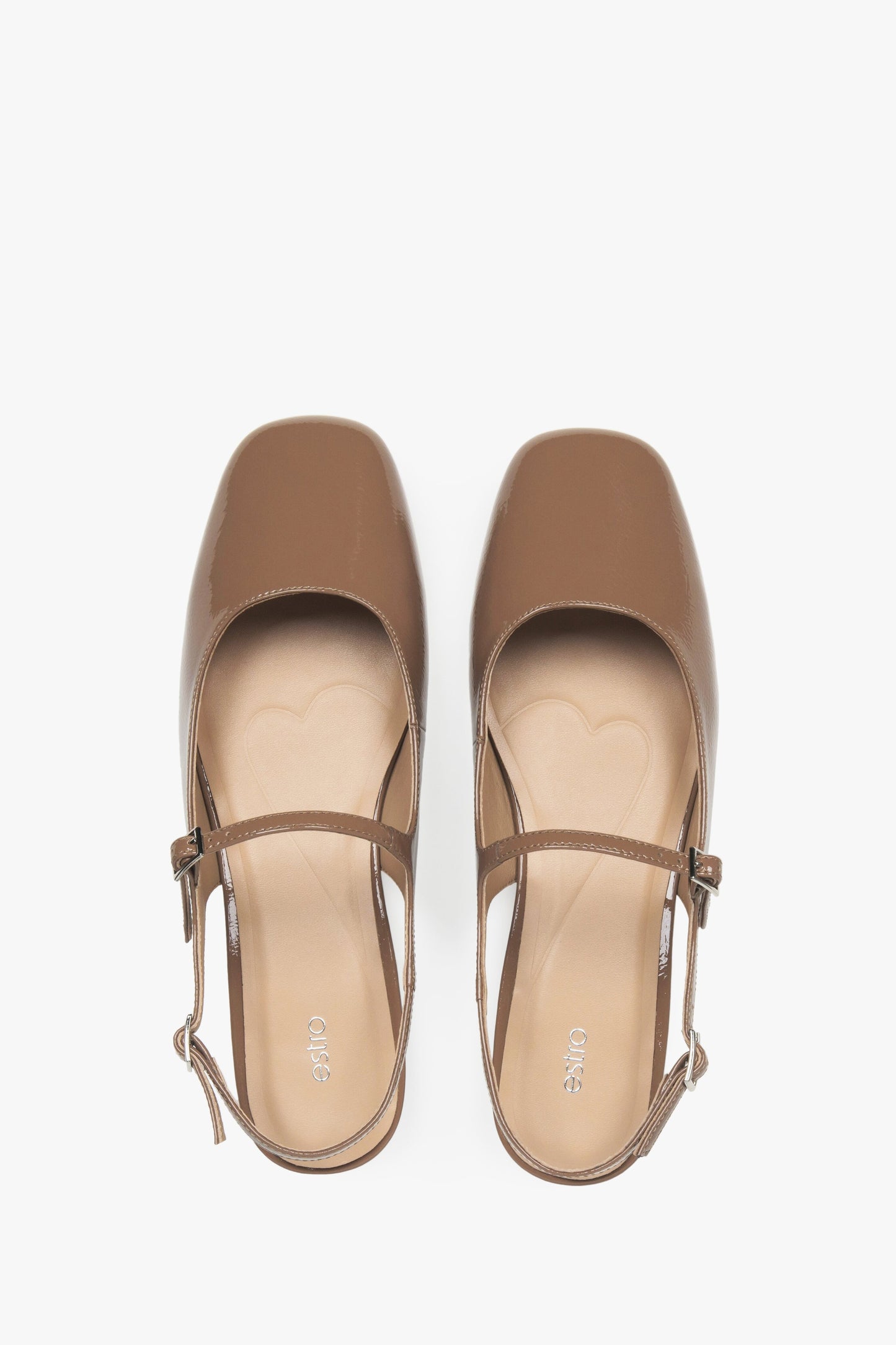 Damen-Slingback-Ballerinas von Estro aus braunem Lackleder.