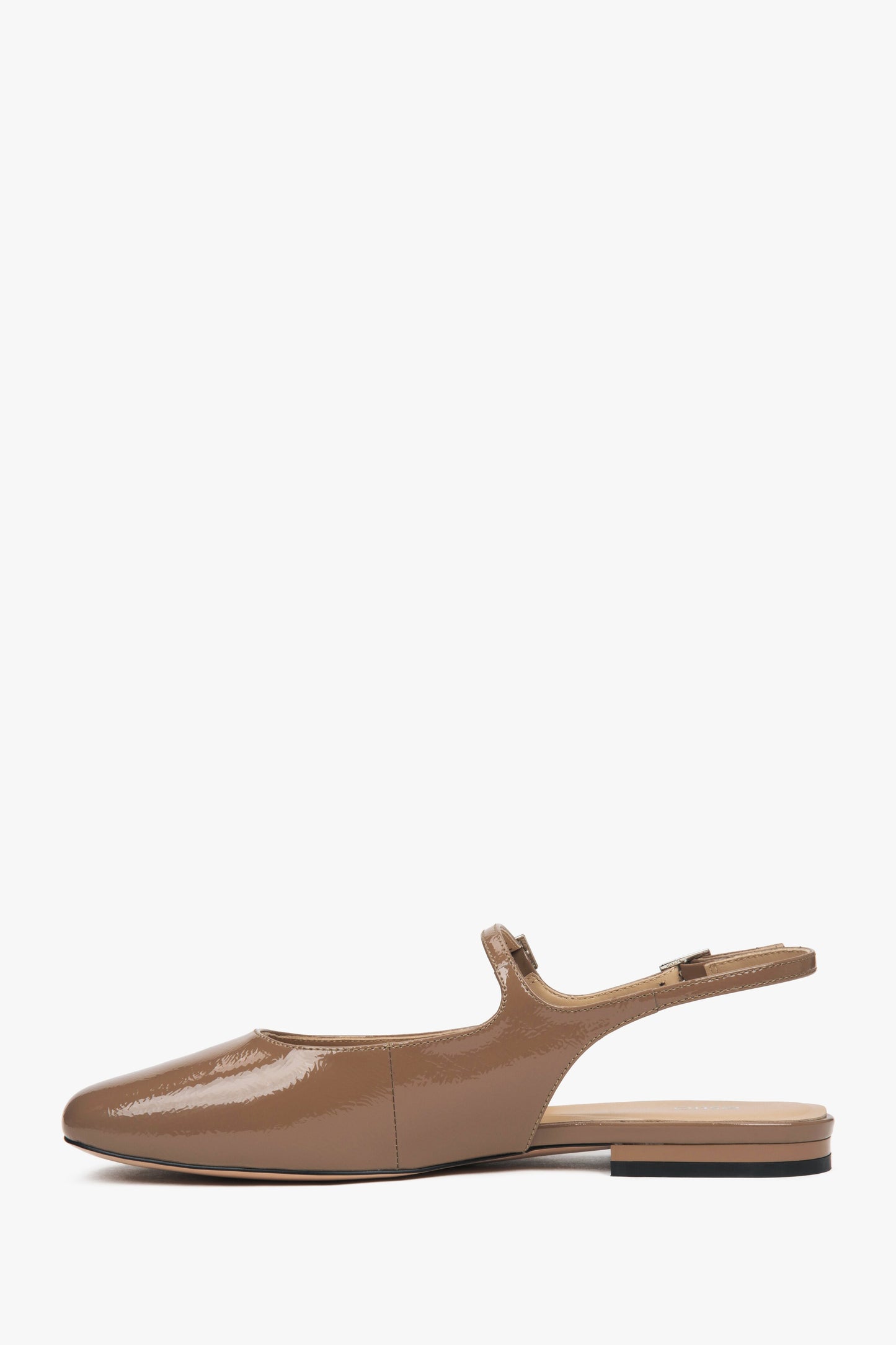 Braune Lackleder-Slingback-Ballerinas für Damen.