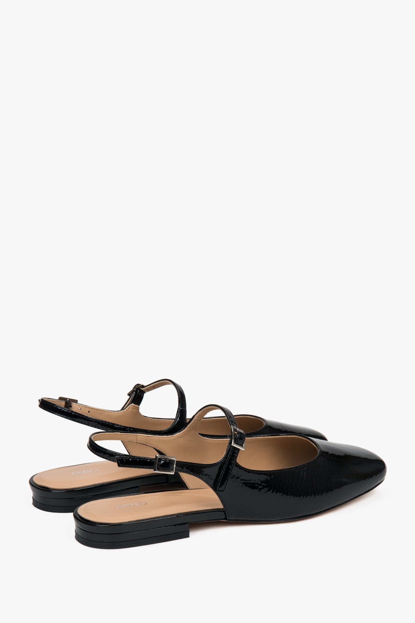 Damen-Slingbacks aus schwarzem Lackleder von Estro.