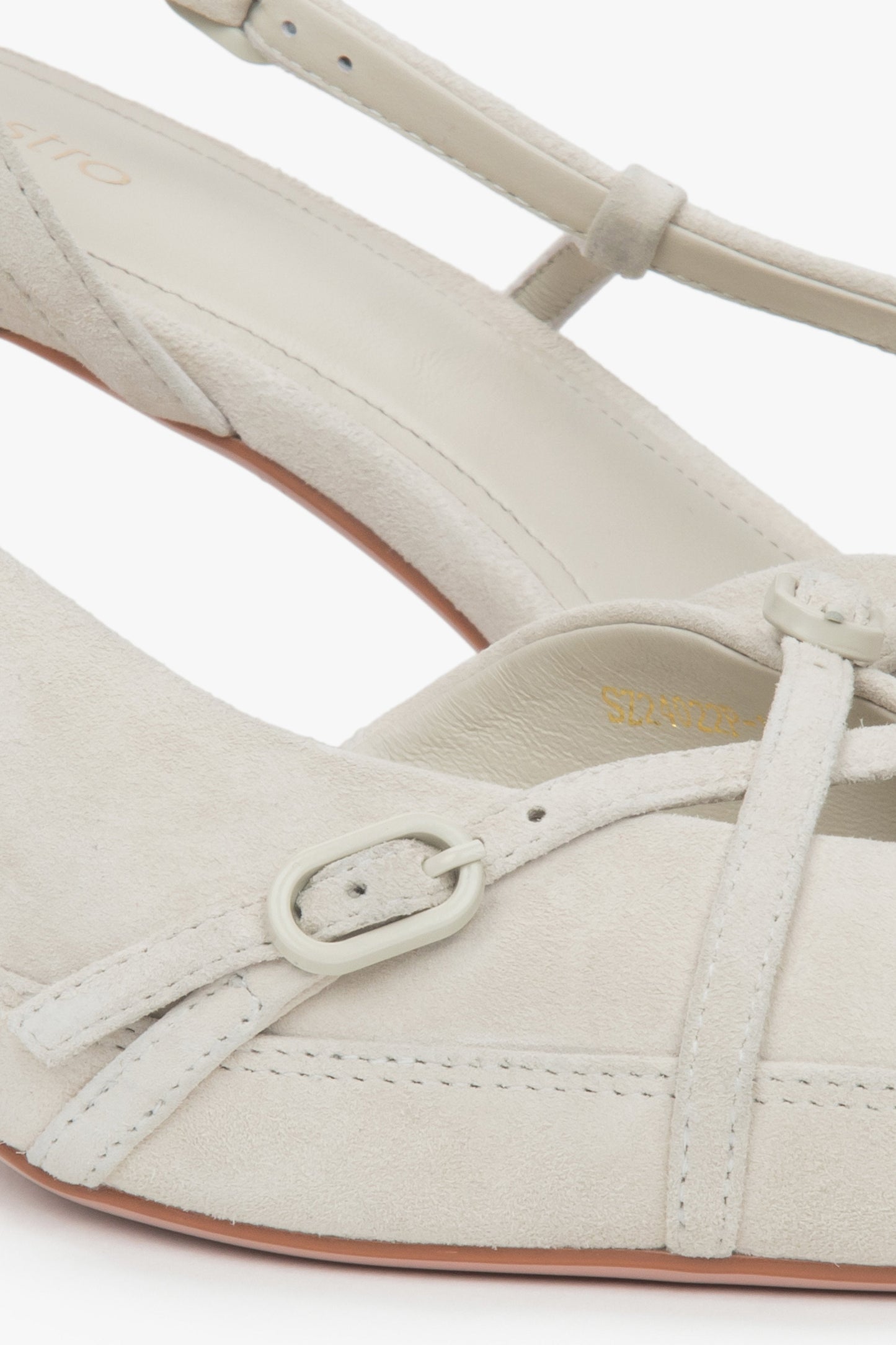 Hellbeige Velours-Slingbacks von Estro mit niedrigem Absatz für Damen.