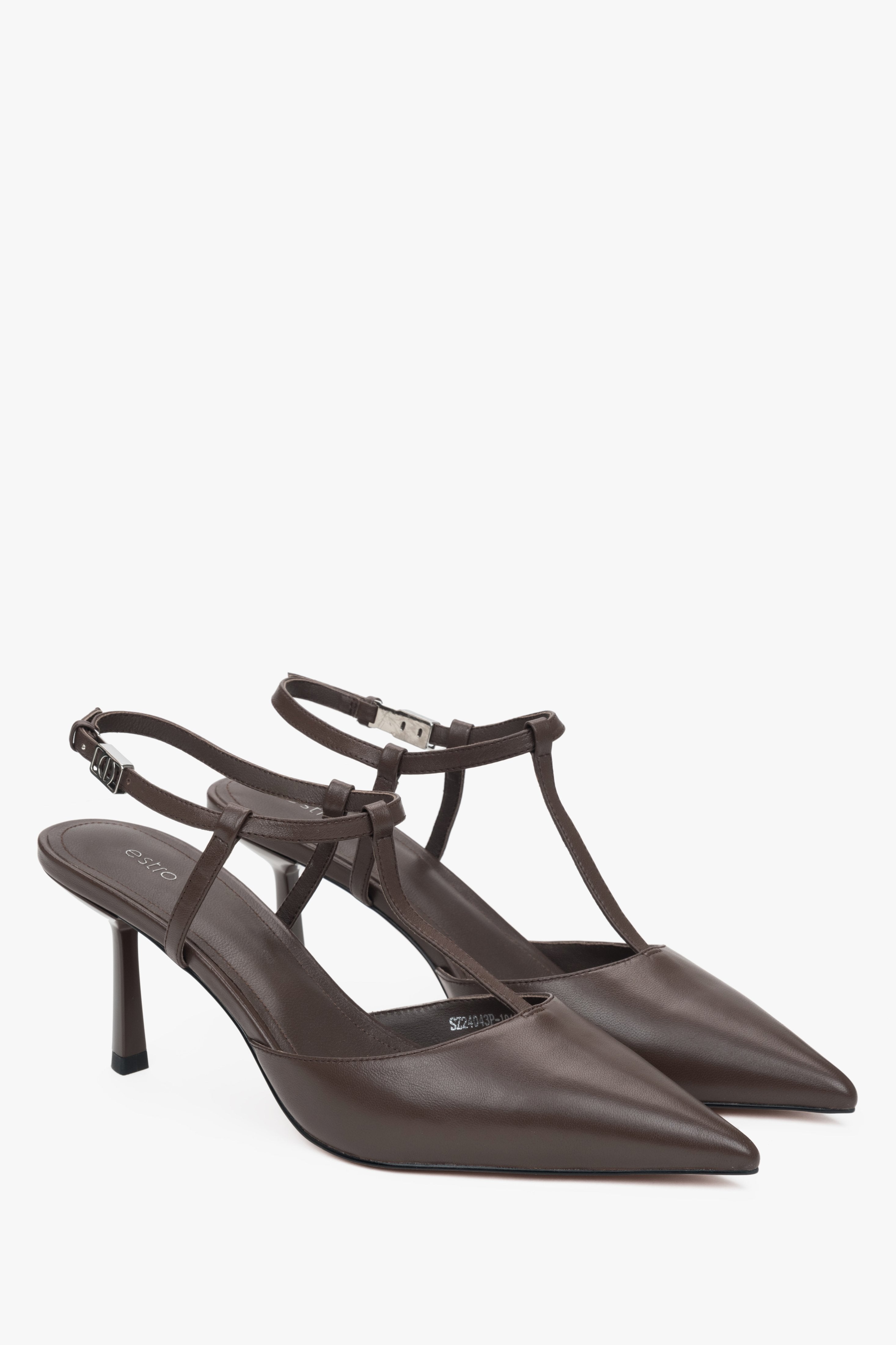Sattelbraune Leder-Stiletto-Slingbacks mit spitzer Zehenpartie von Estro.