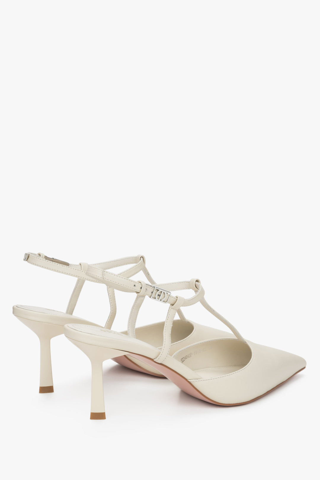 Elegante Slingback-Pumps in Beige mit spitzer Kappe und Stilettoabsatz.