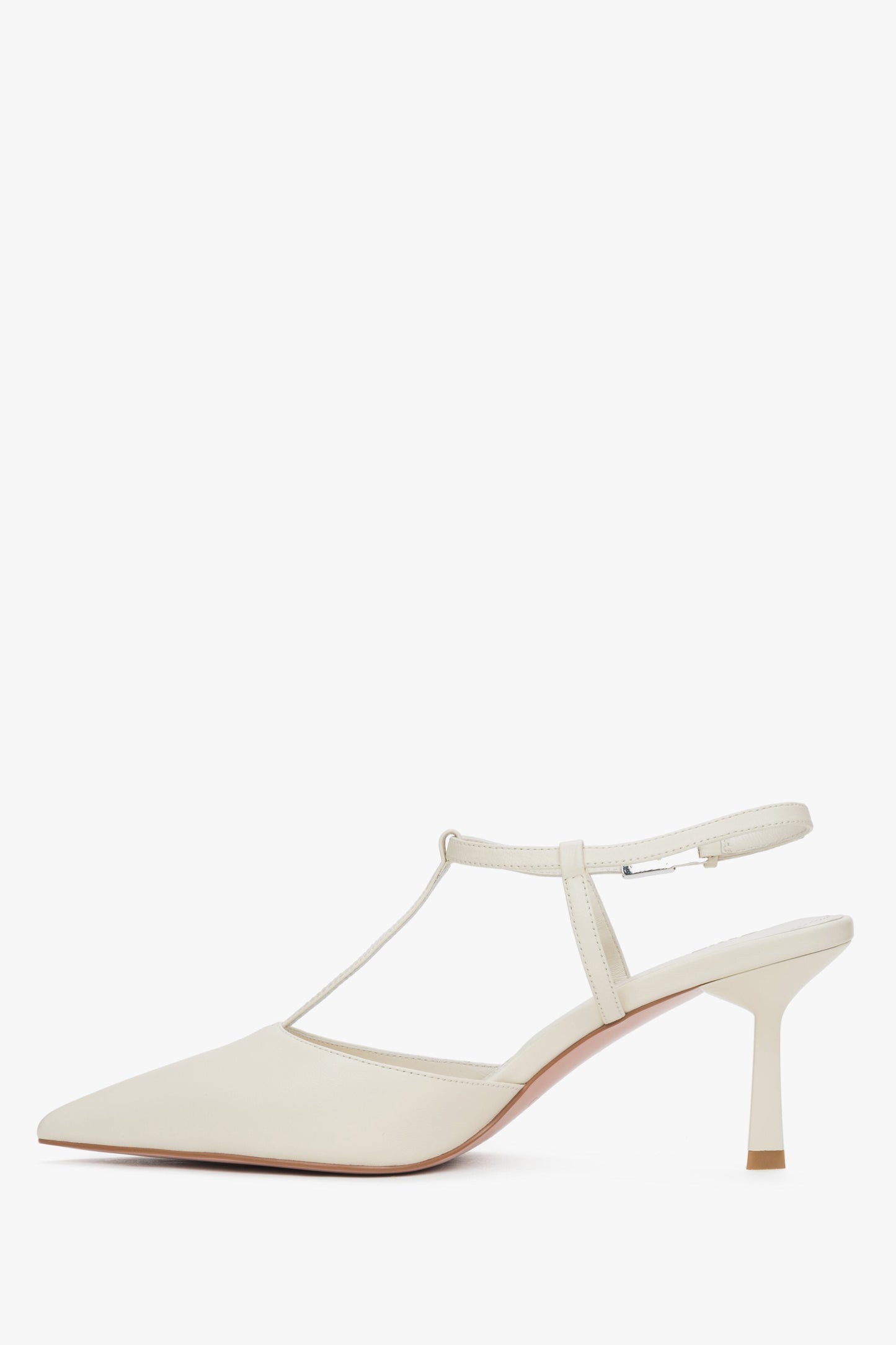 Damen-Slingback-Pumps aus beigem Leder mit elegantem Stilettoabsatz.