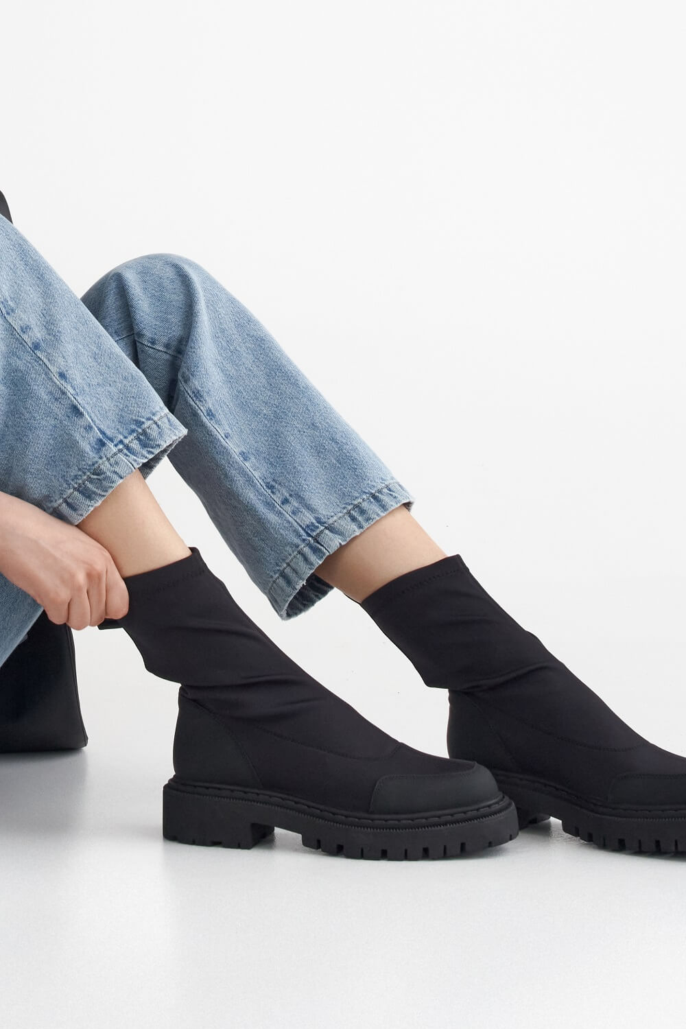 Damen Stiefeletten in Schwarz mit flexiblem Schaft – Estro ER00112039