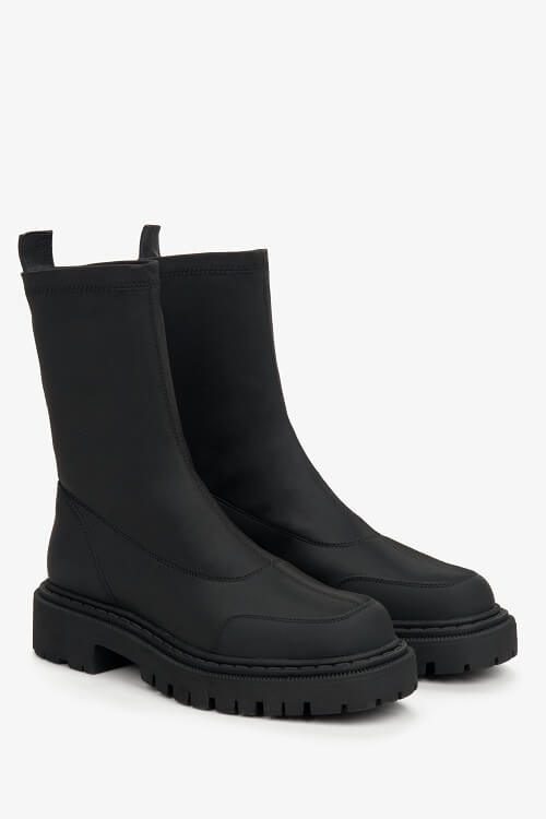 Slip-On Stiefelette aus schwarzem Material, Seitenansicht – Estro ER00112039